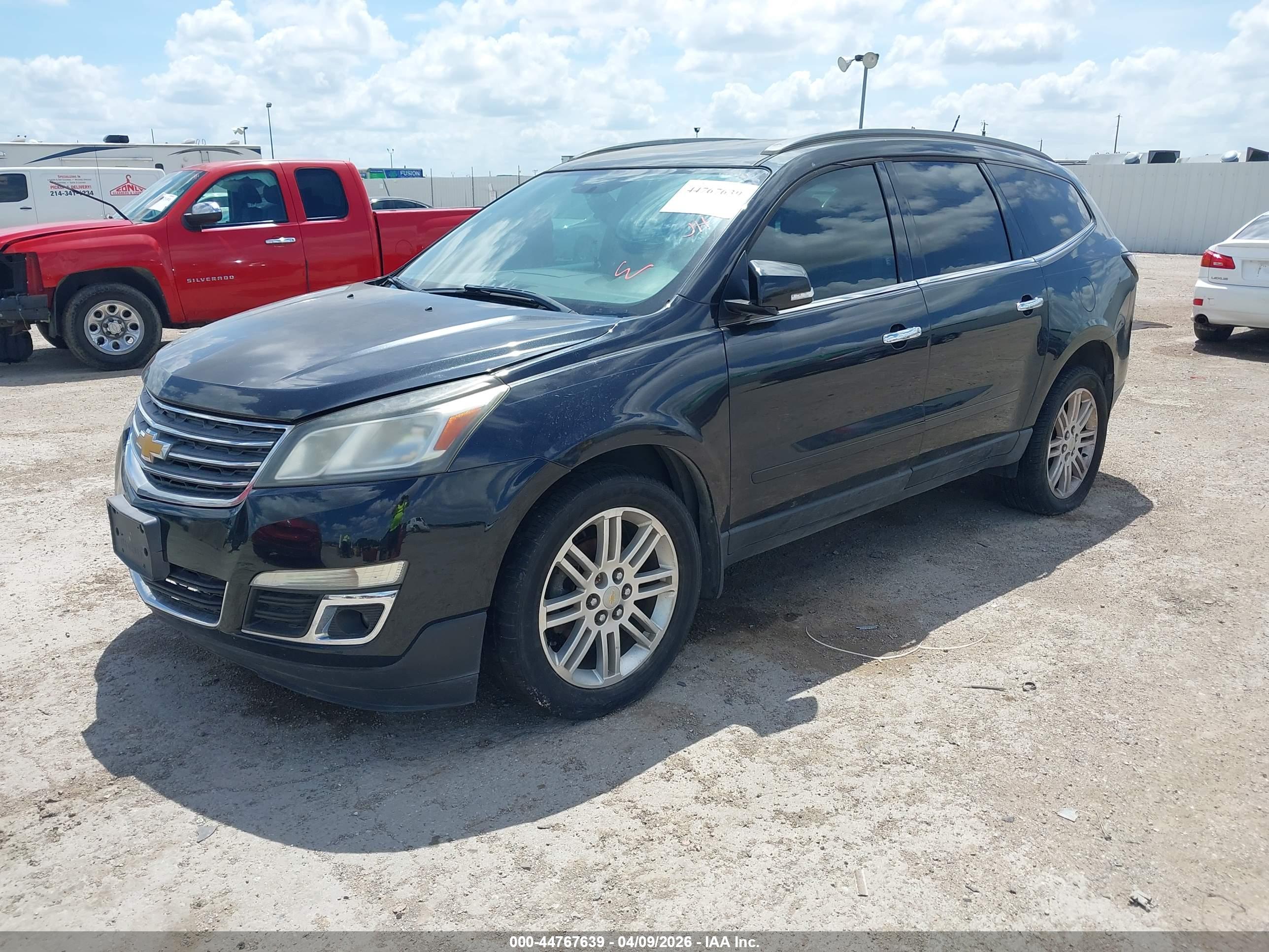 CHEVROLET TRAVERSE image 2