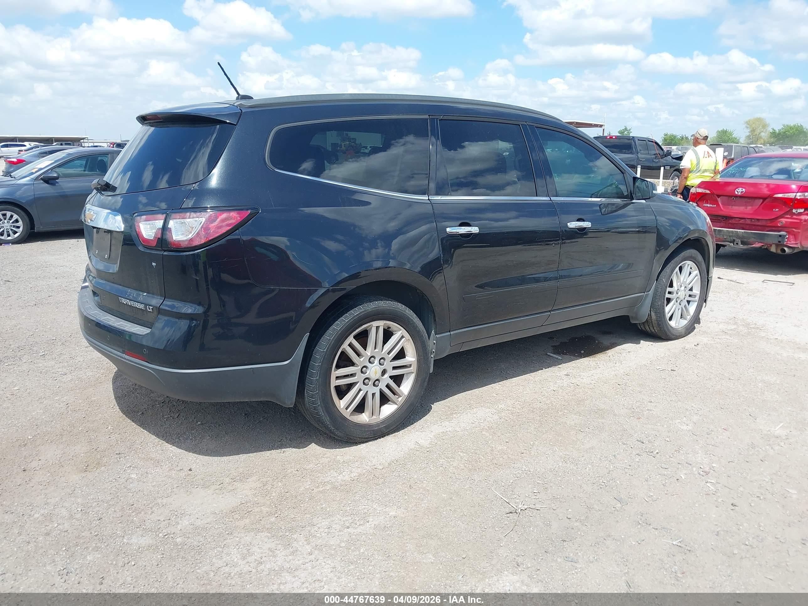 CHEVROLET TRAVERSE image 4