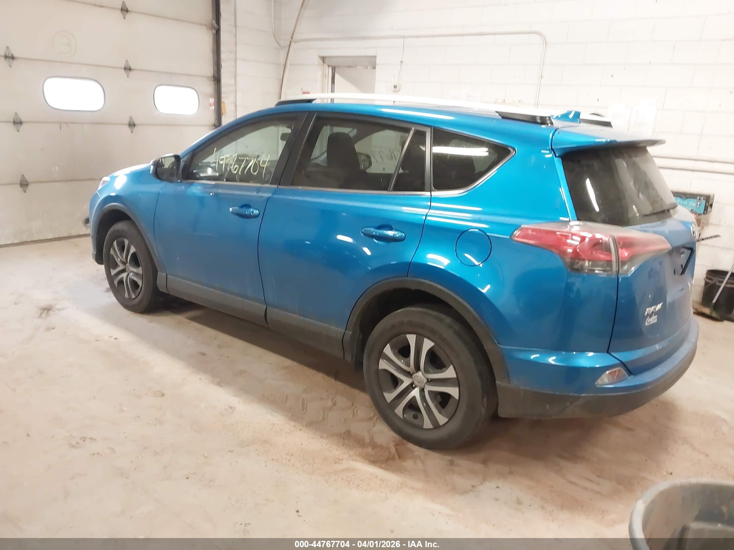 TOYOTA RAV4 image 3