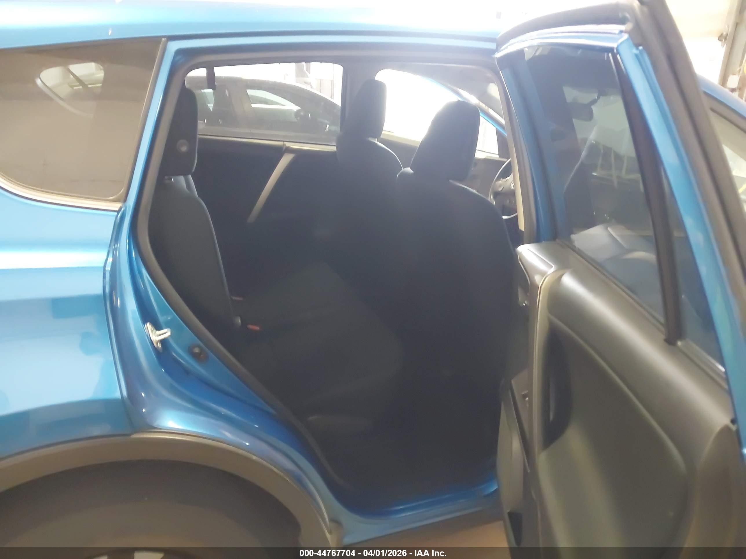TOYOTA RAV4 image 8