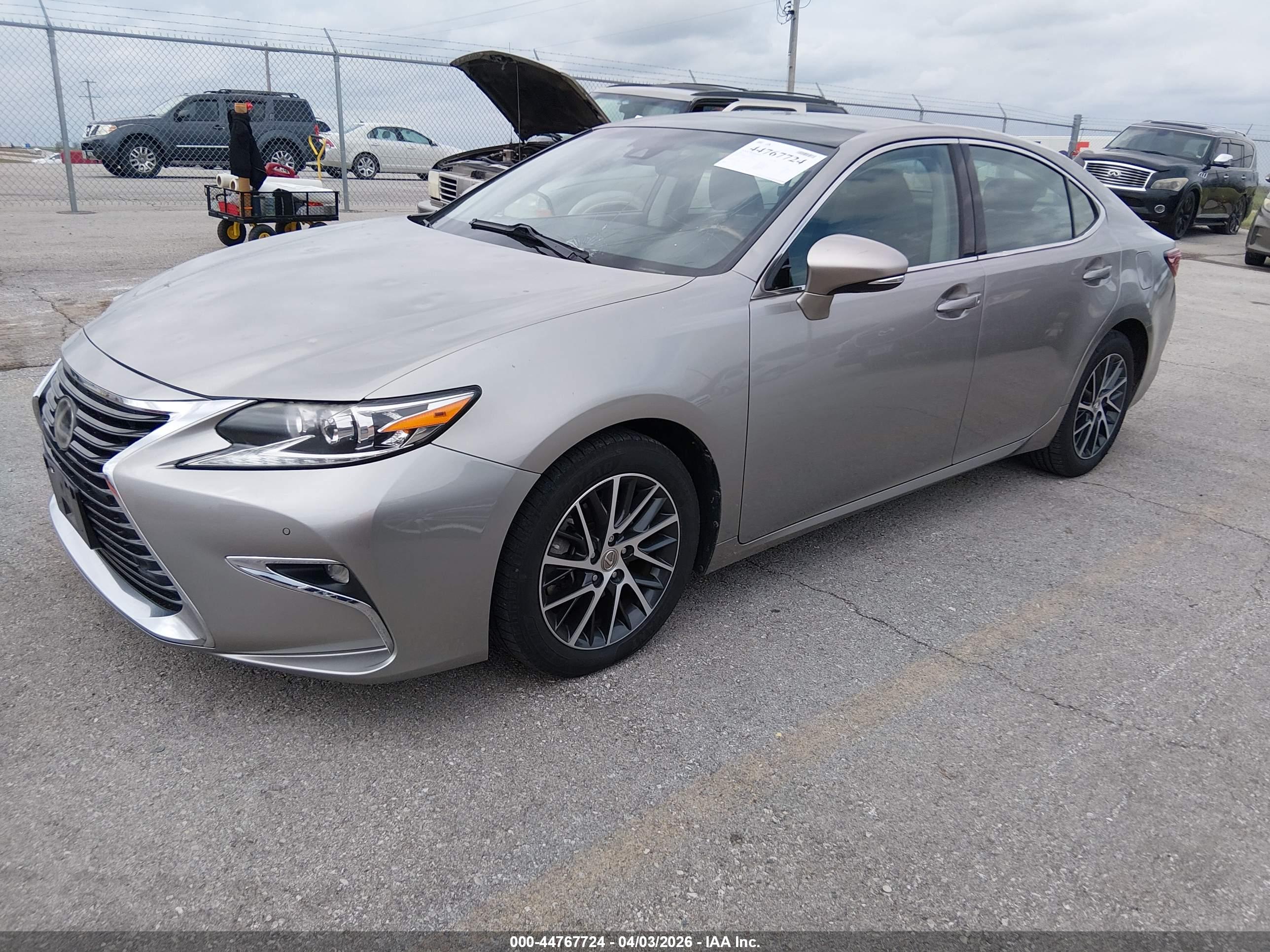 LEXUS ES image 2