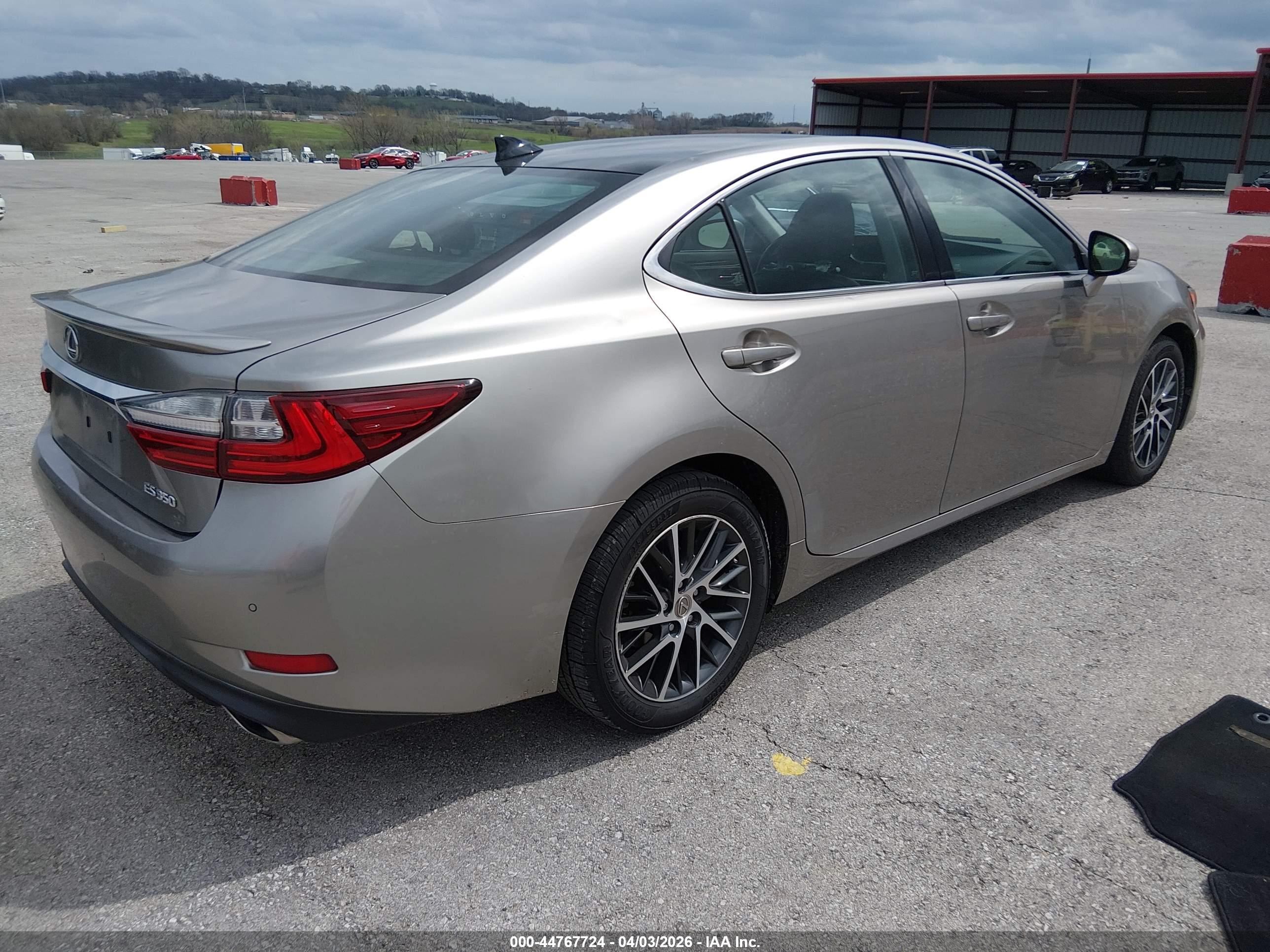 LEXUS ES image 4