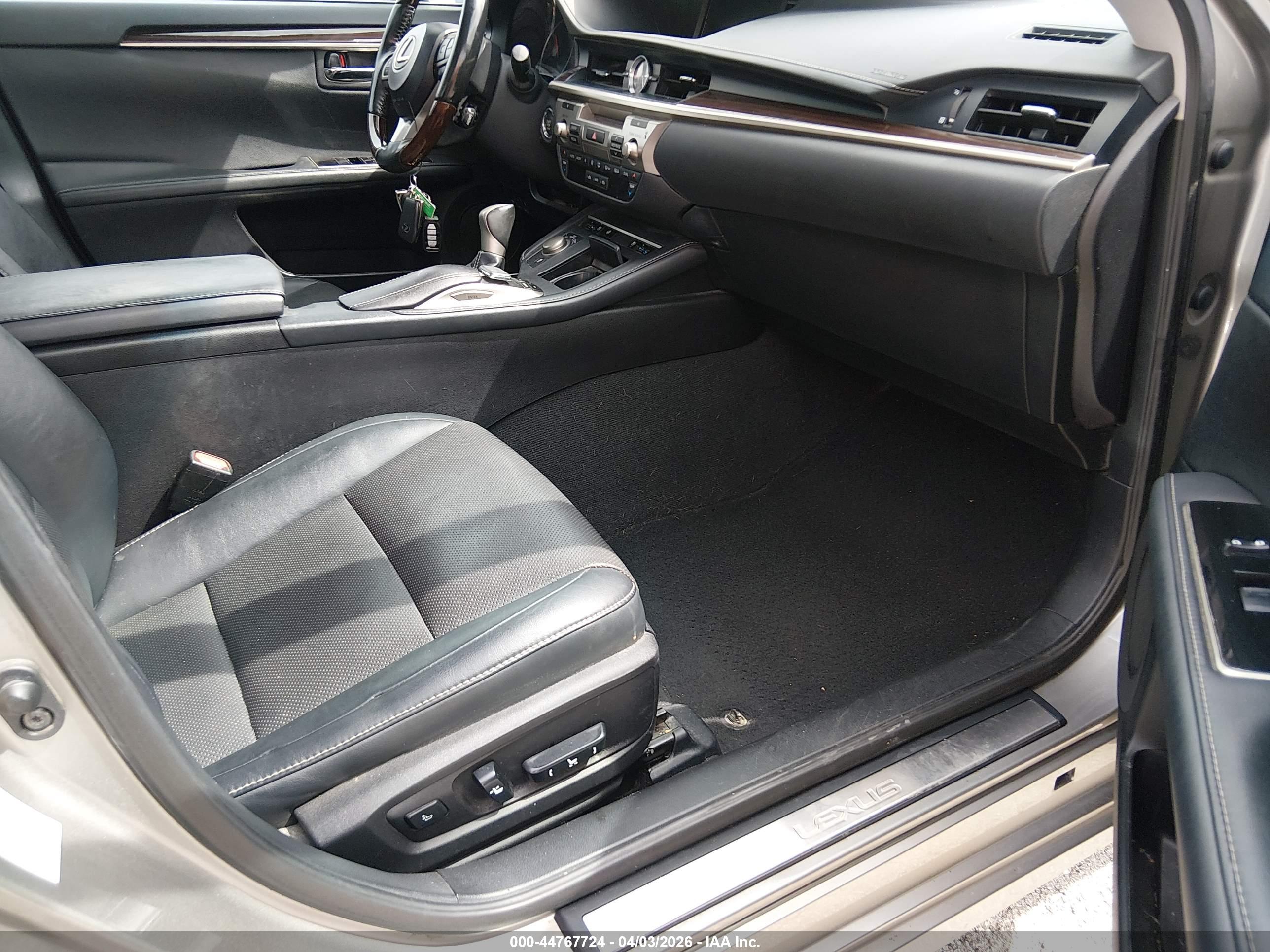 LEXUS ES image 5