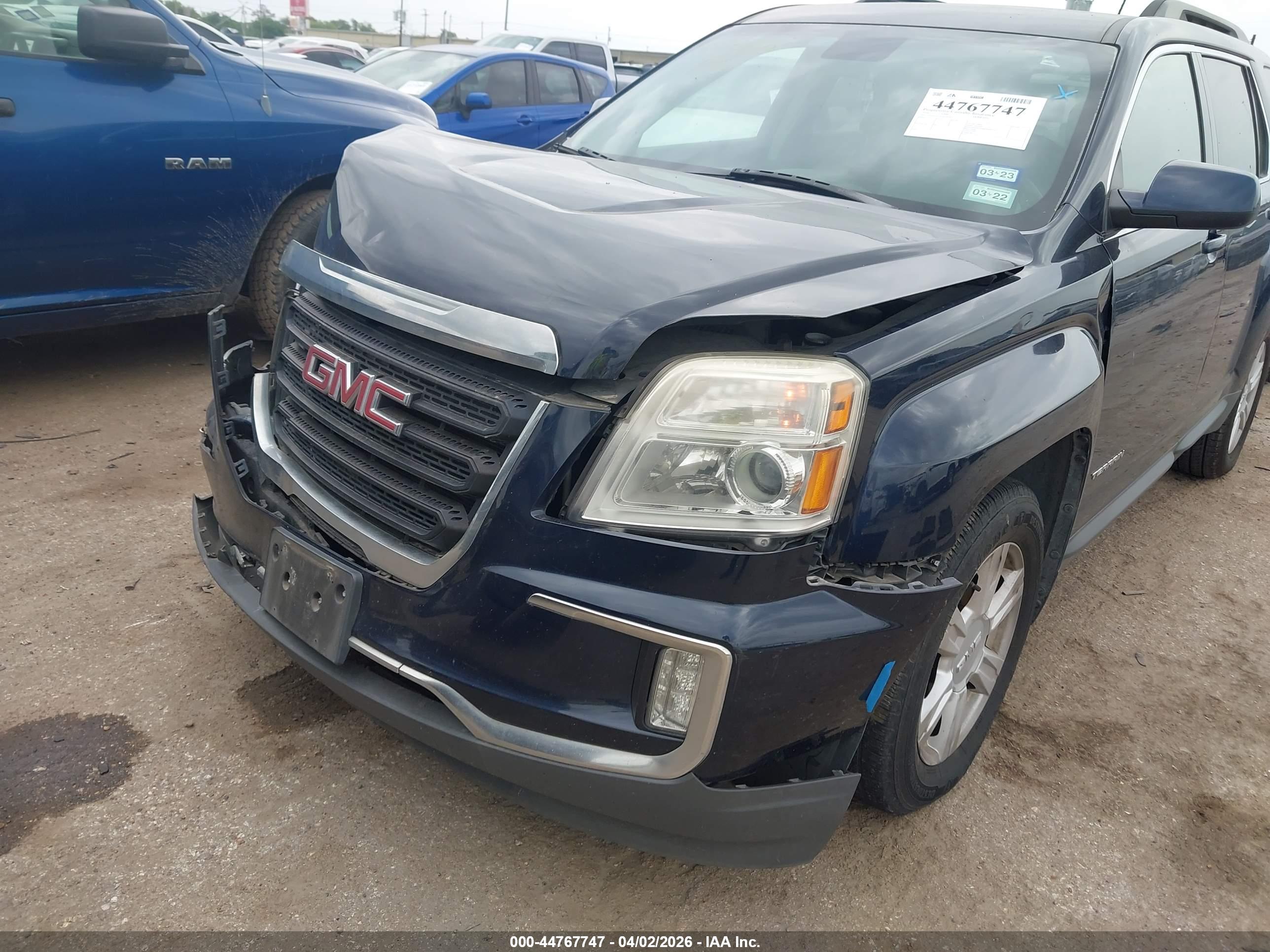 GMC TERRAIN image 6