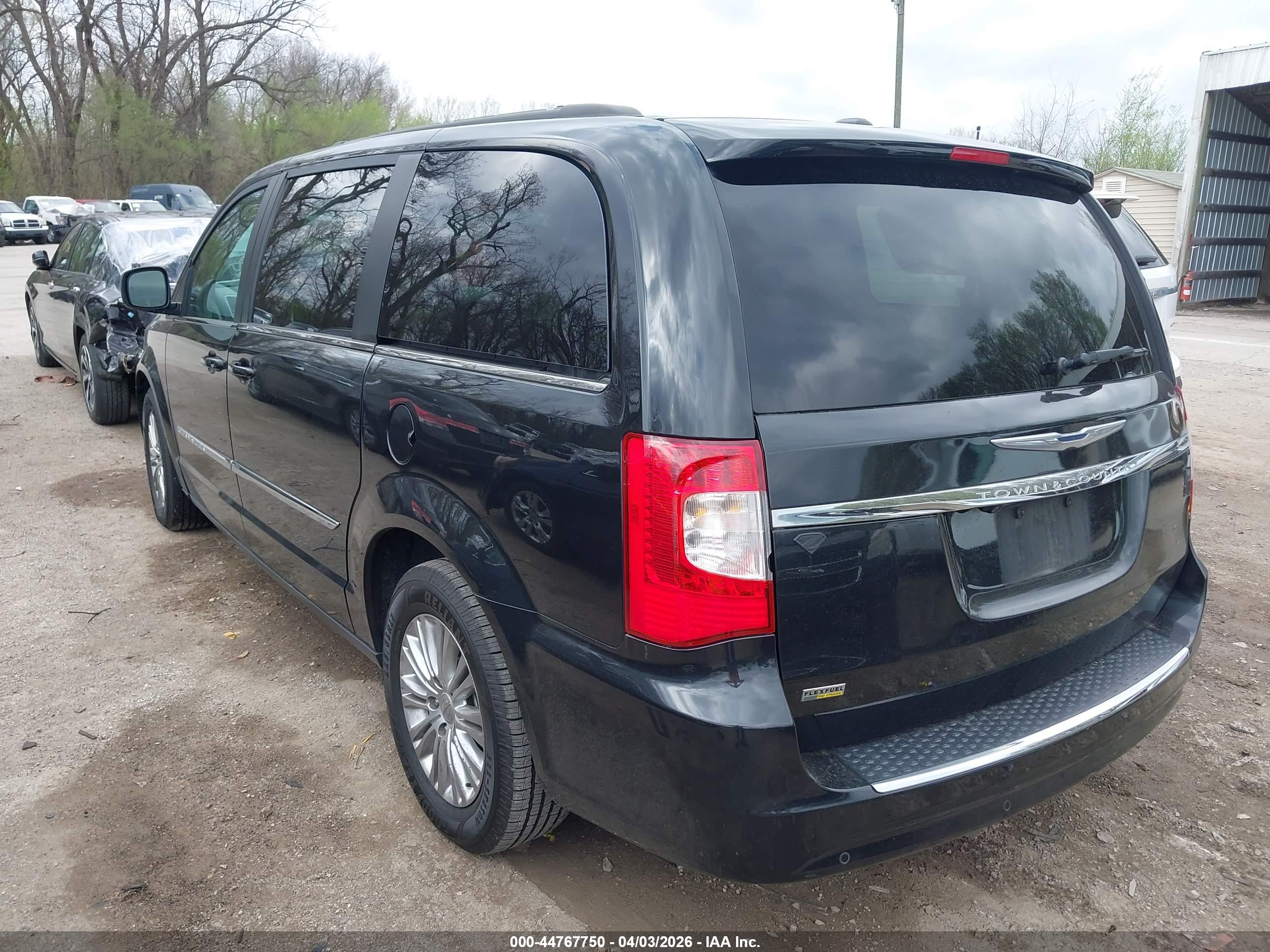 CHRYSLER TOWN image 3