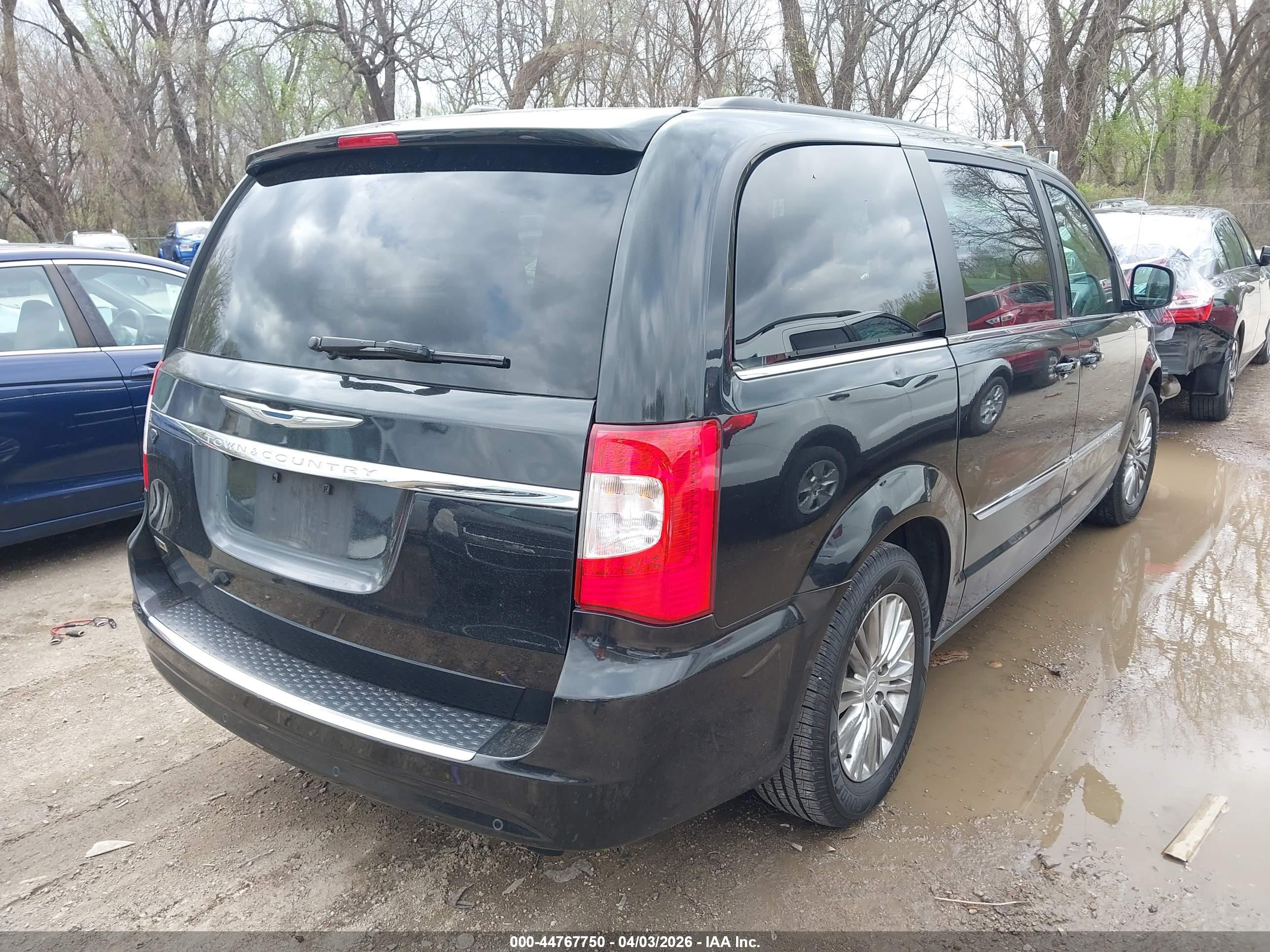 CHRYSLER TOWN image 4
