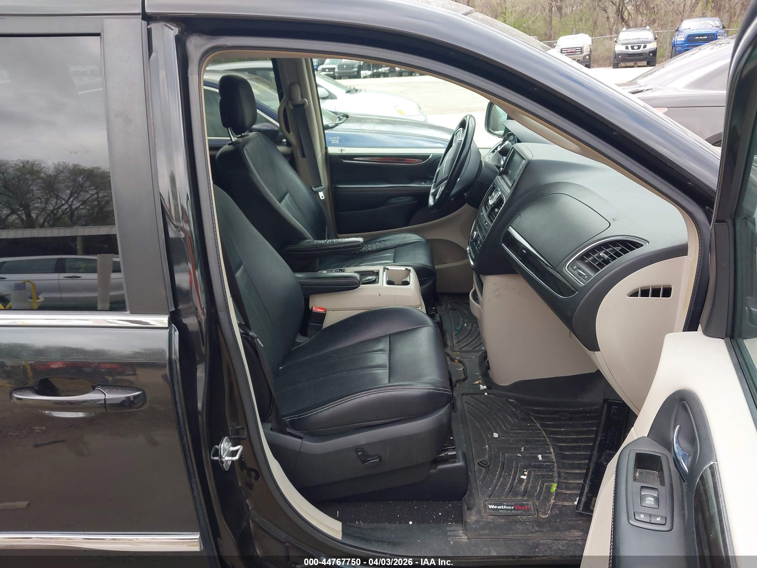 CHRYSLER TOWN image 5