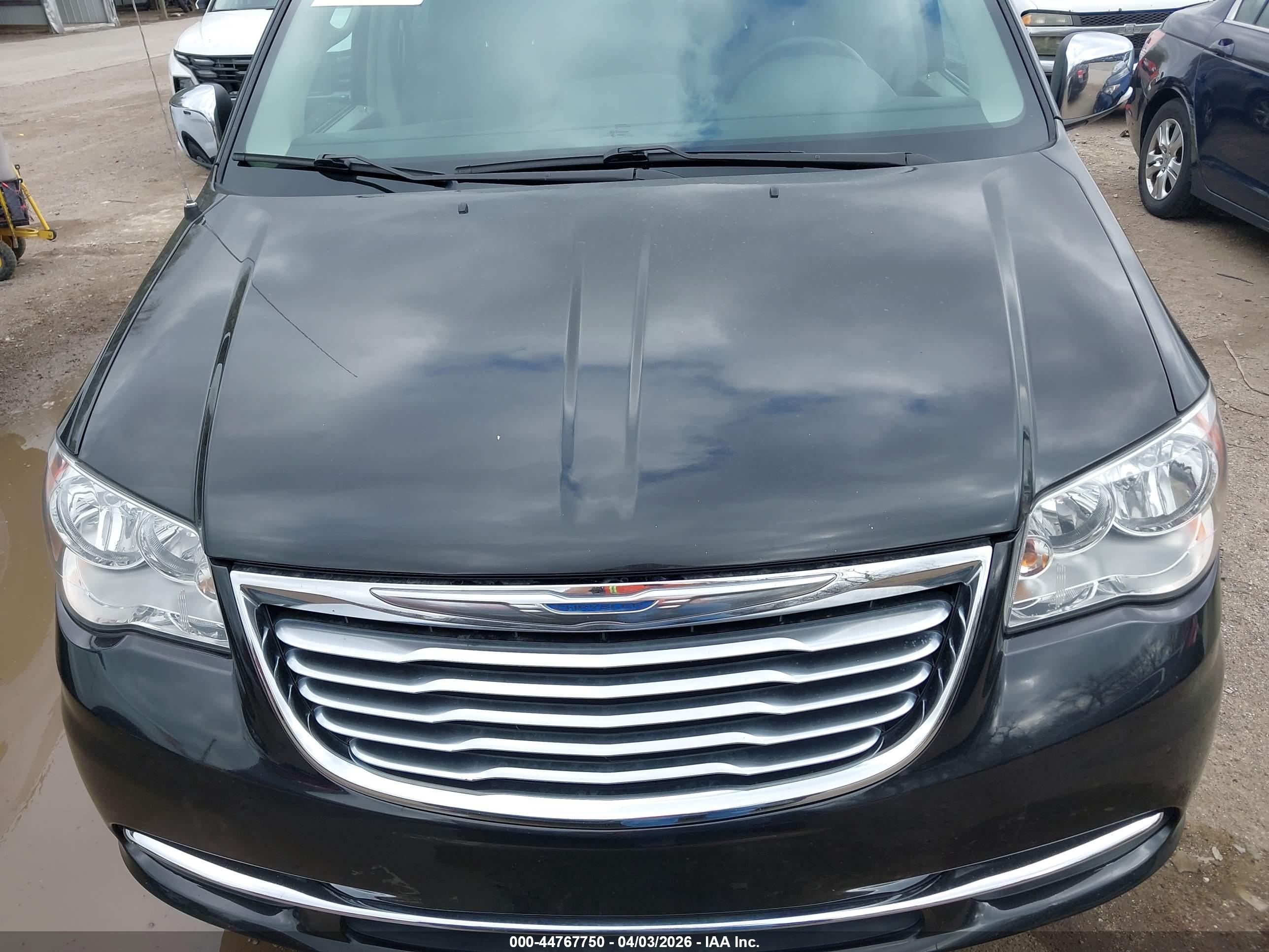 CHRYSLER TOWN image 6