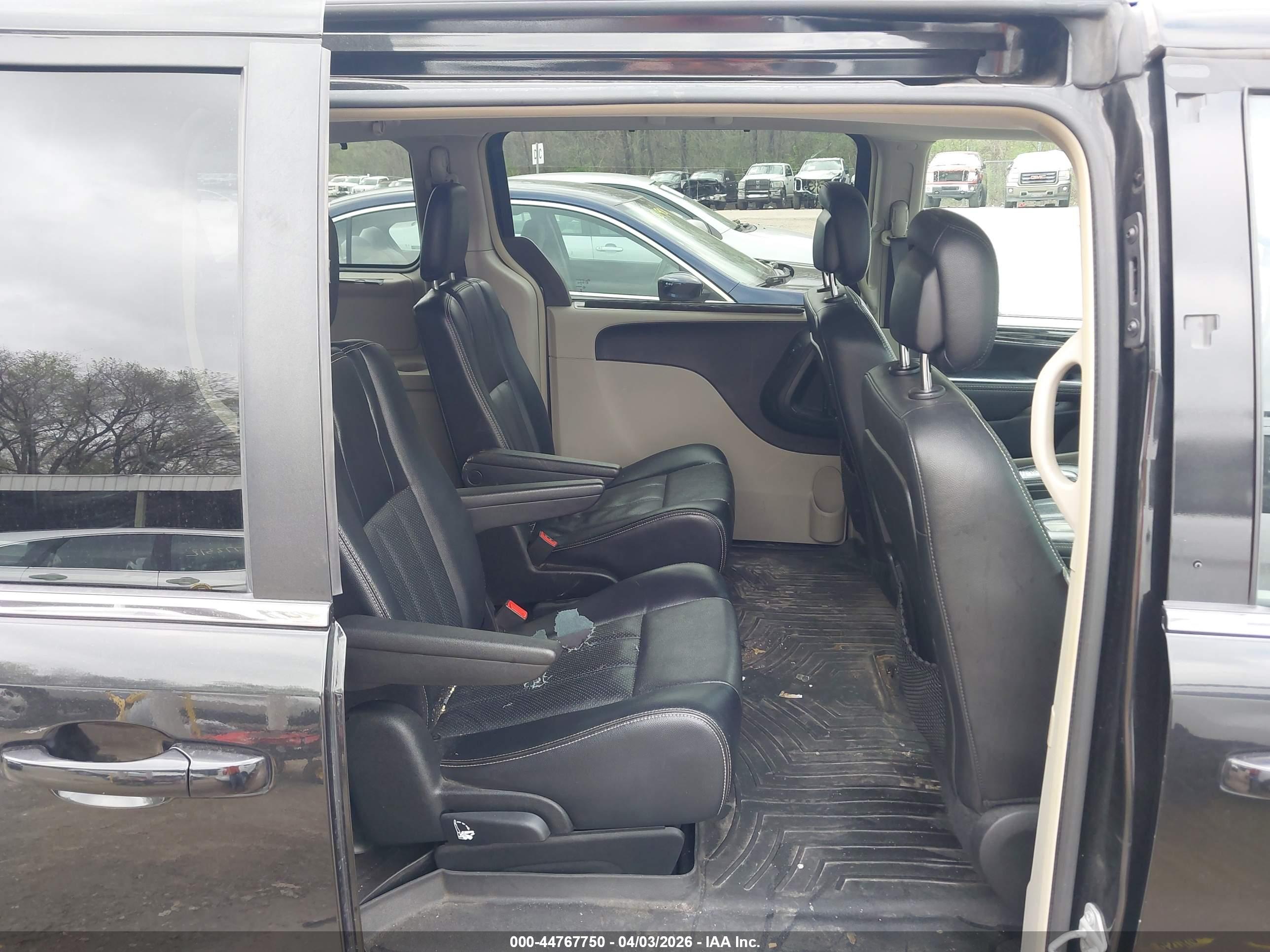 CHRYSLER TOWN image 8