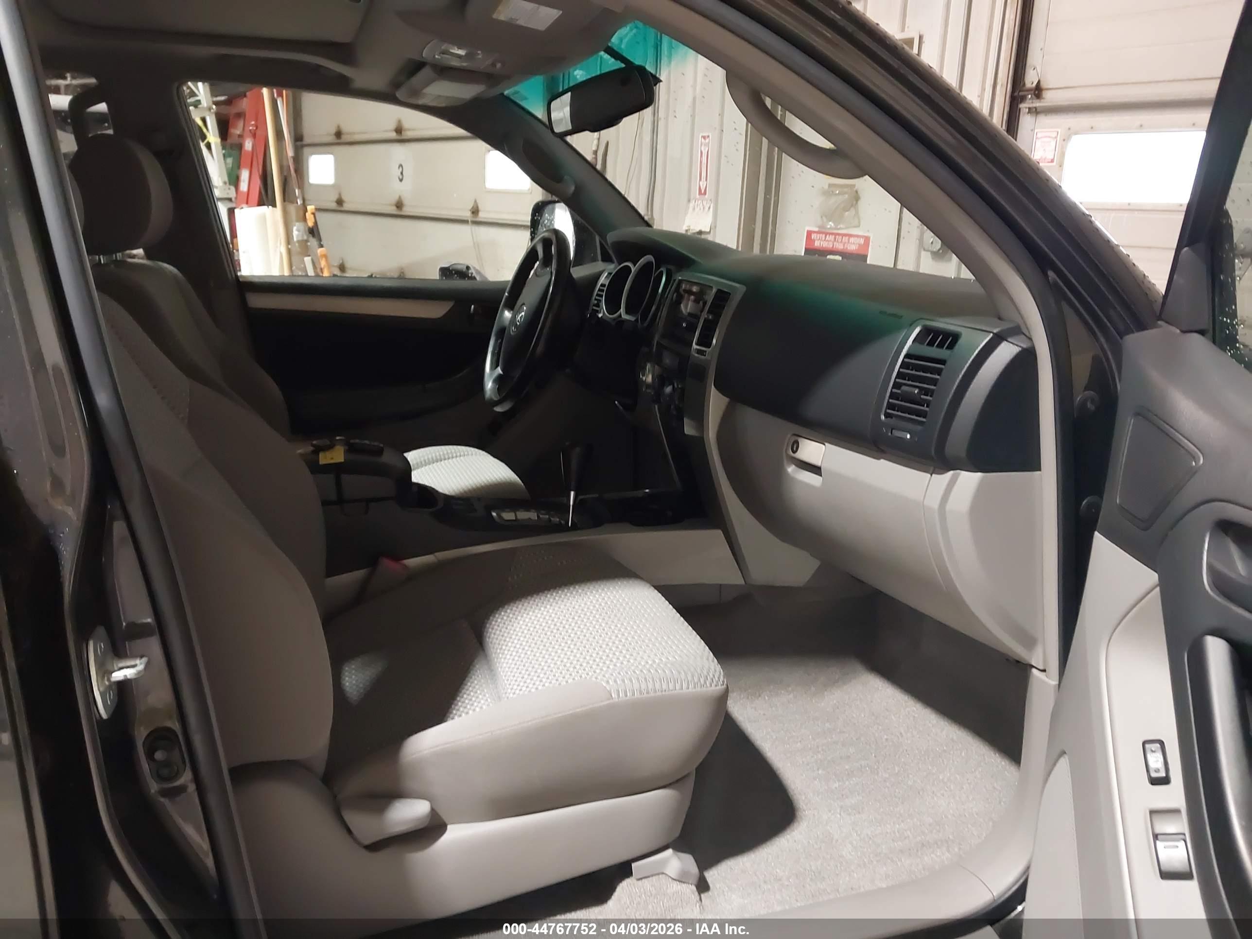 TOYOTA 4RUNNER image 5