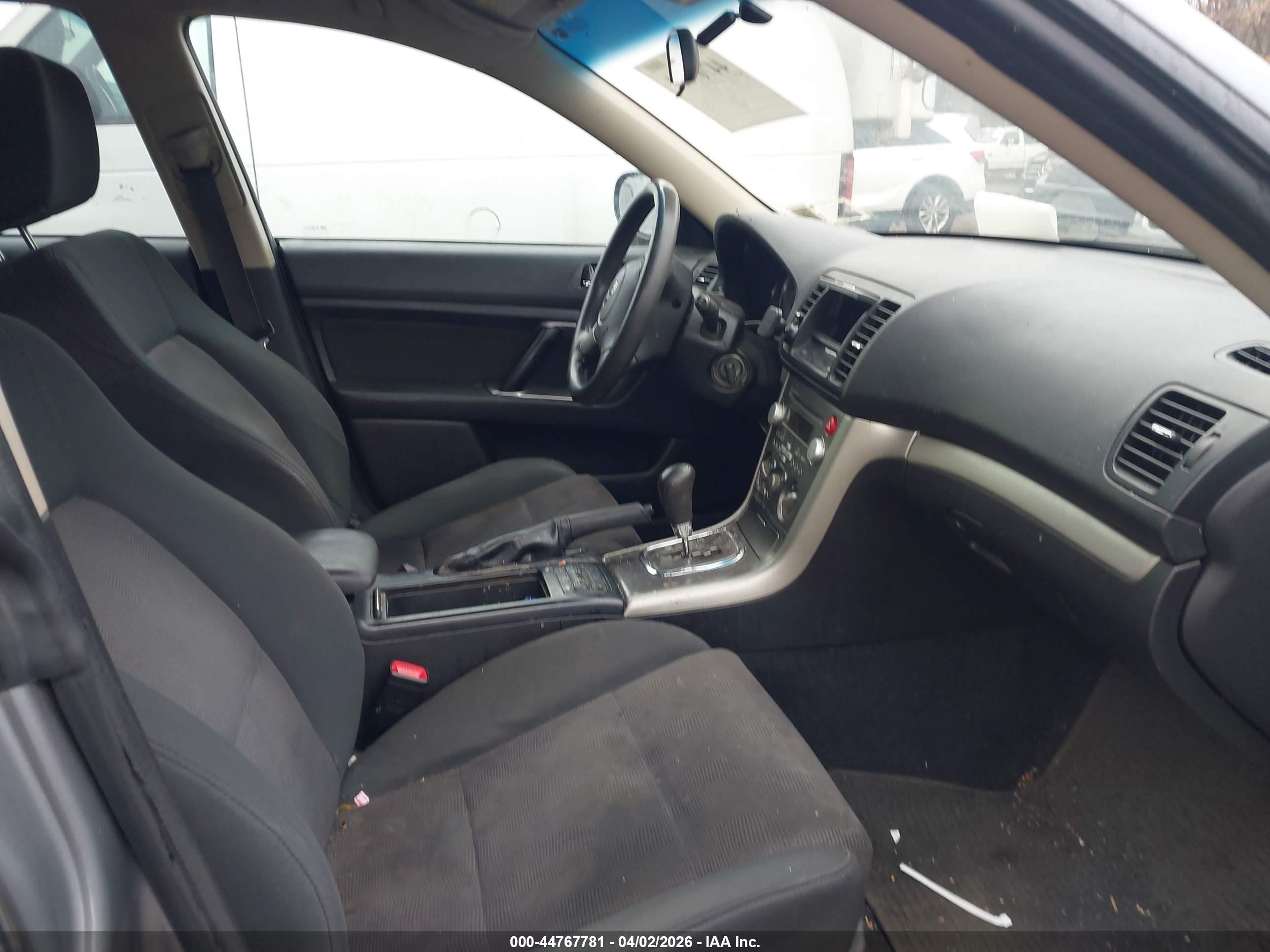 SUBARU OUTBACK image 5