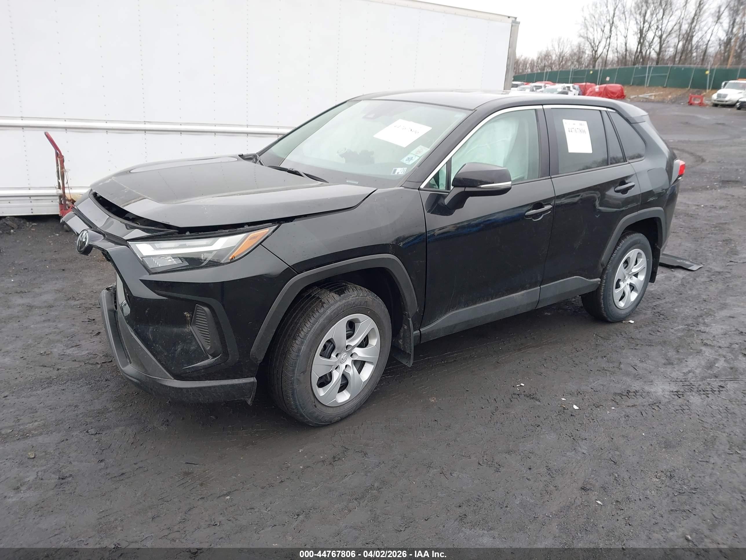 TOYOTA RAV4 image 2