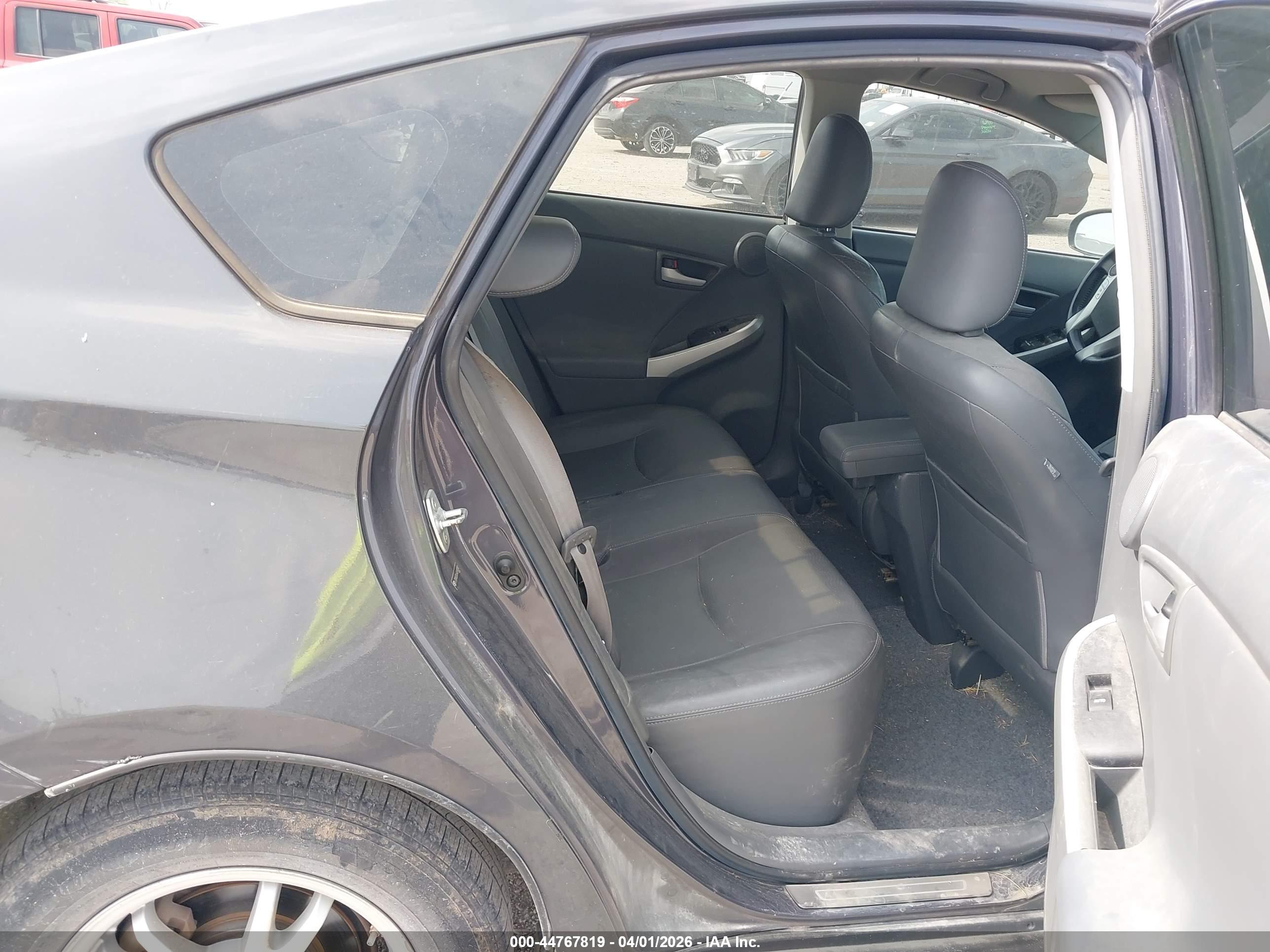 TOYOTA PRIUS image 8