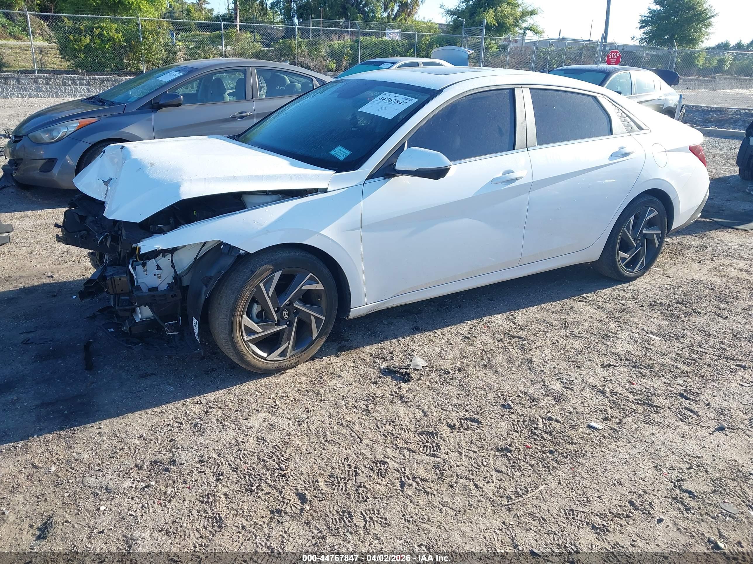 HYUNDAI ELANTRA image 2