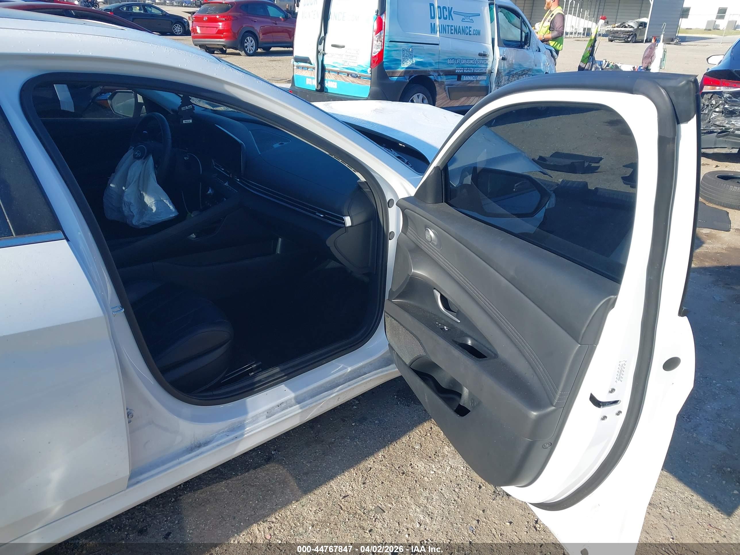 HYUNDAI ELANTRA image 5
