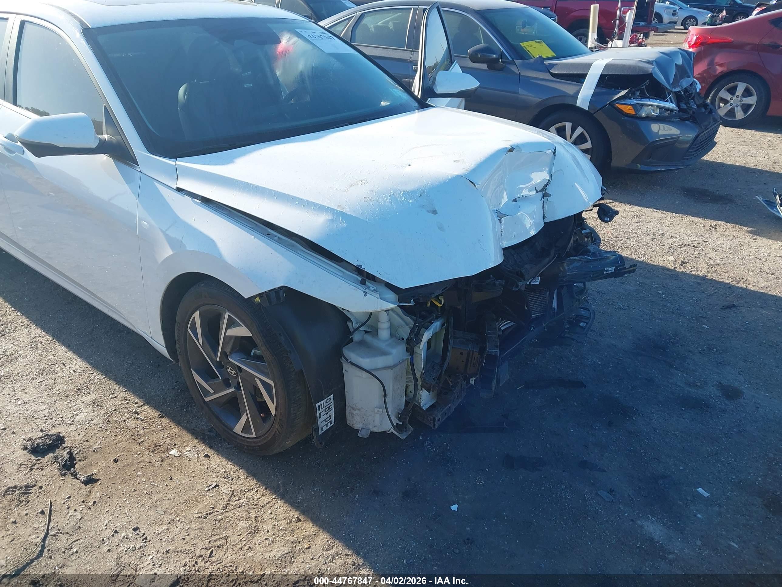 HYUNDAI ELANTRA image 6