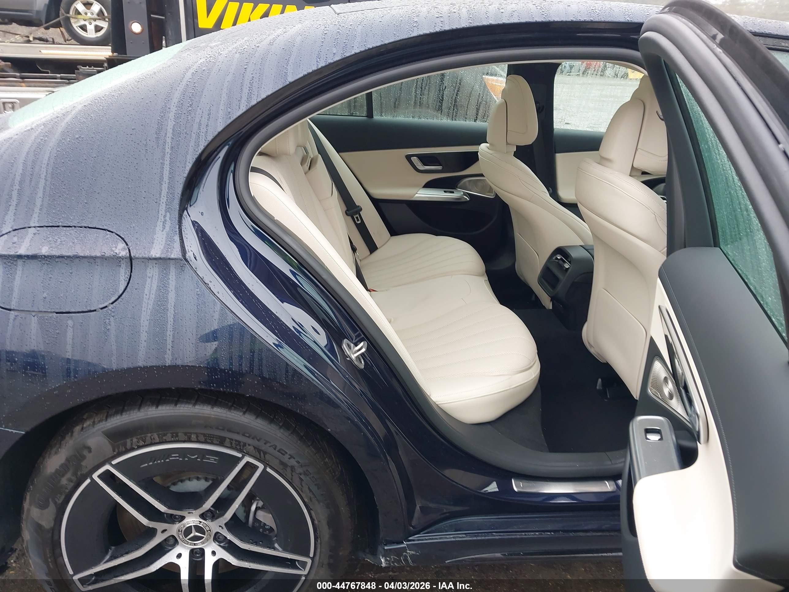 MERCEDES-BENZ E image 8