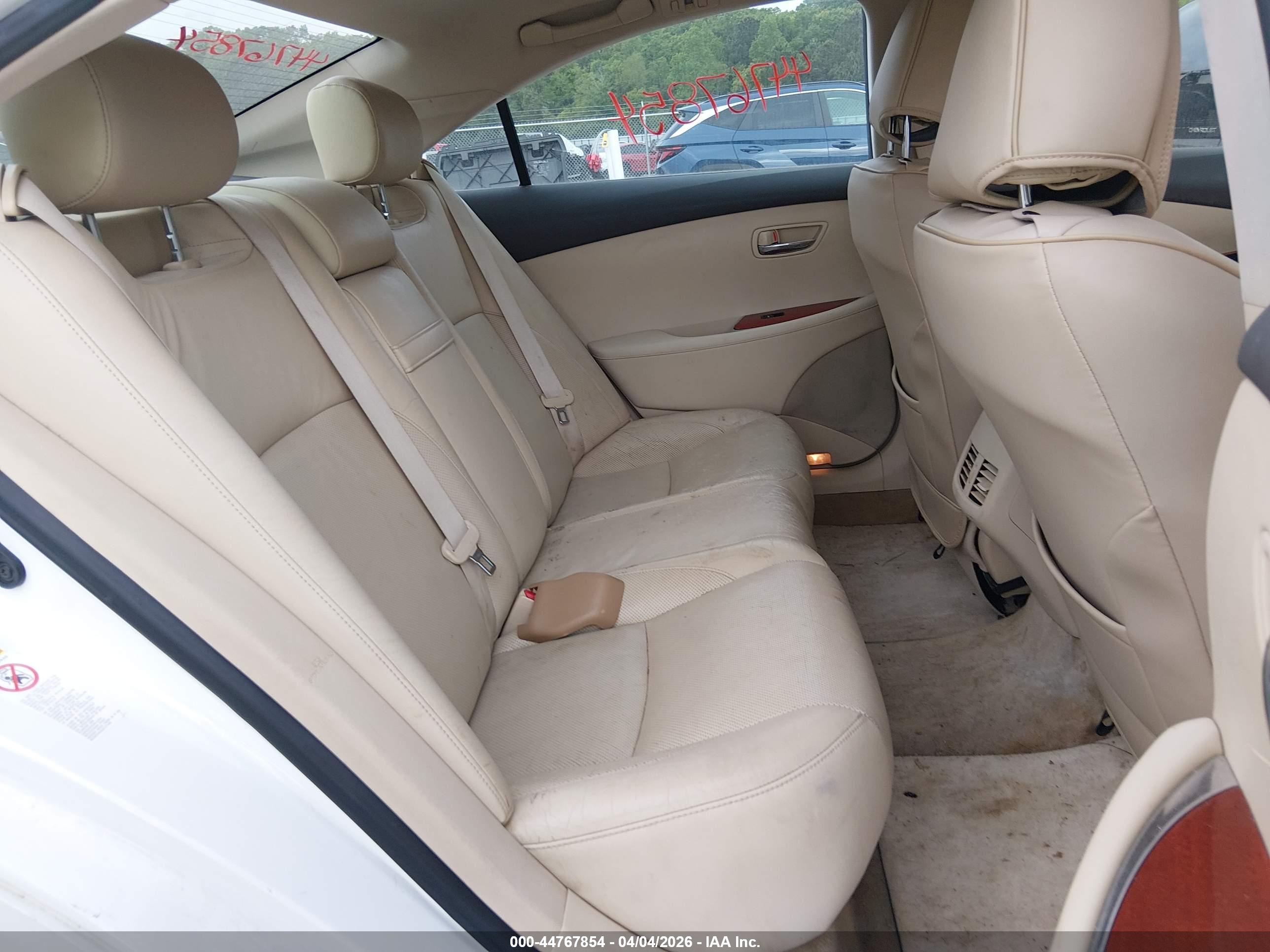 LEXUS ES image 8