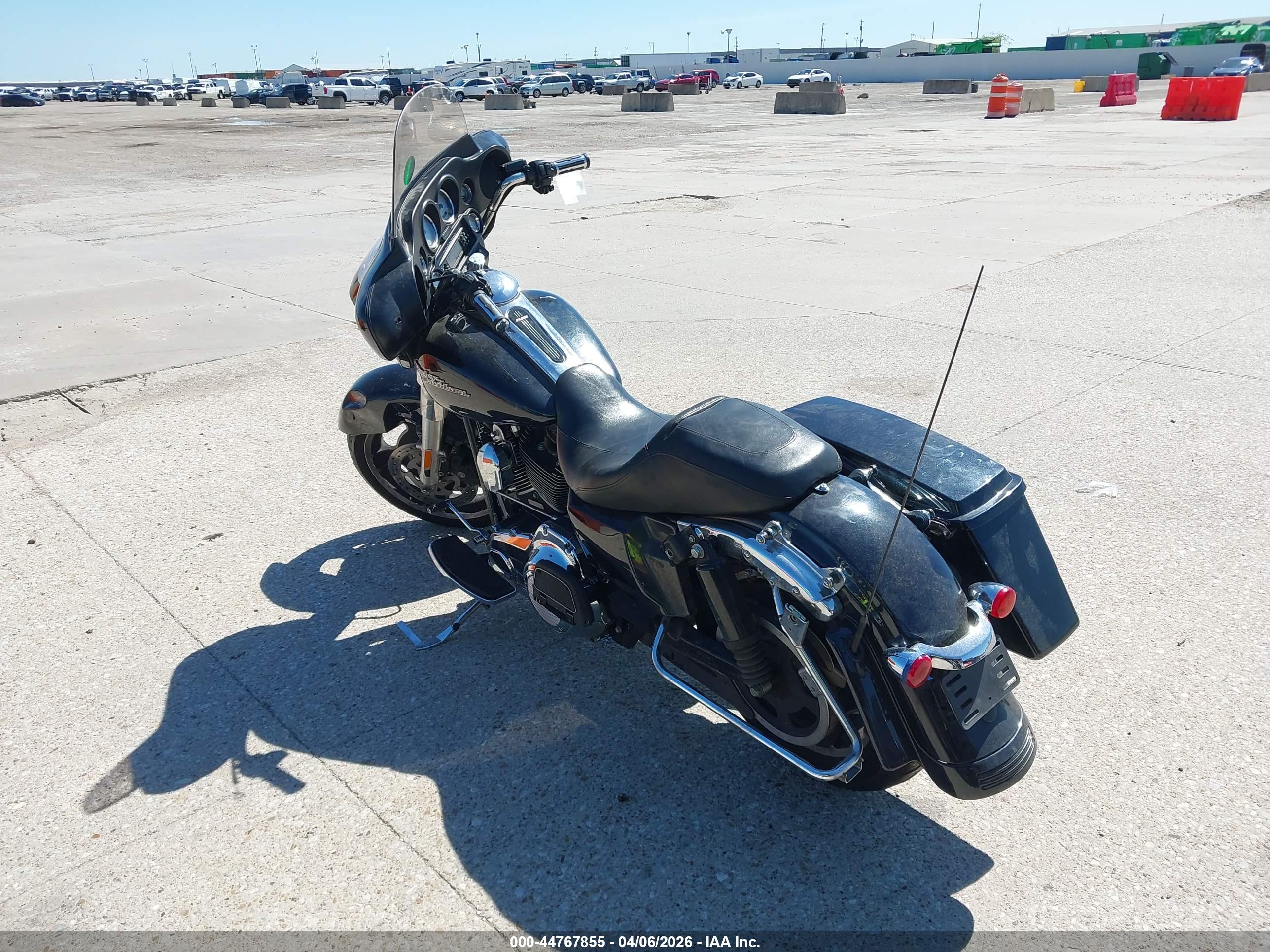 HARLEY-DAVIDSON FLHX image 3