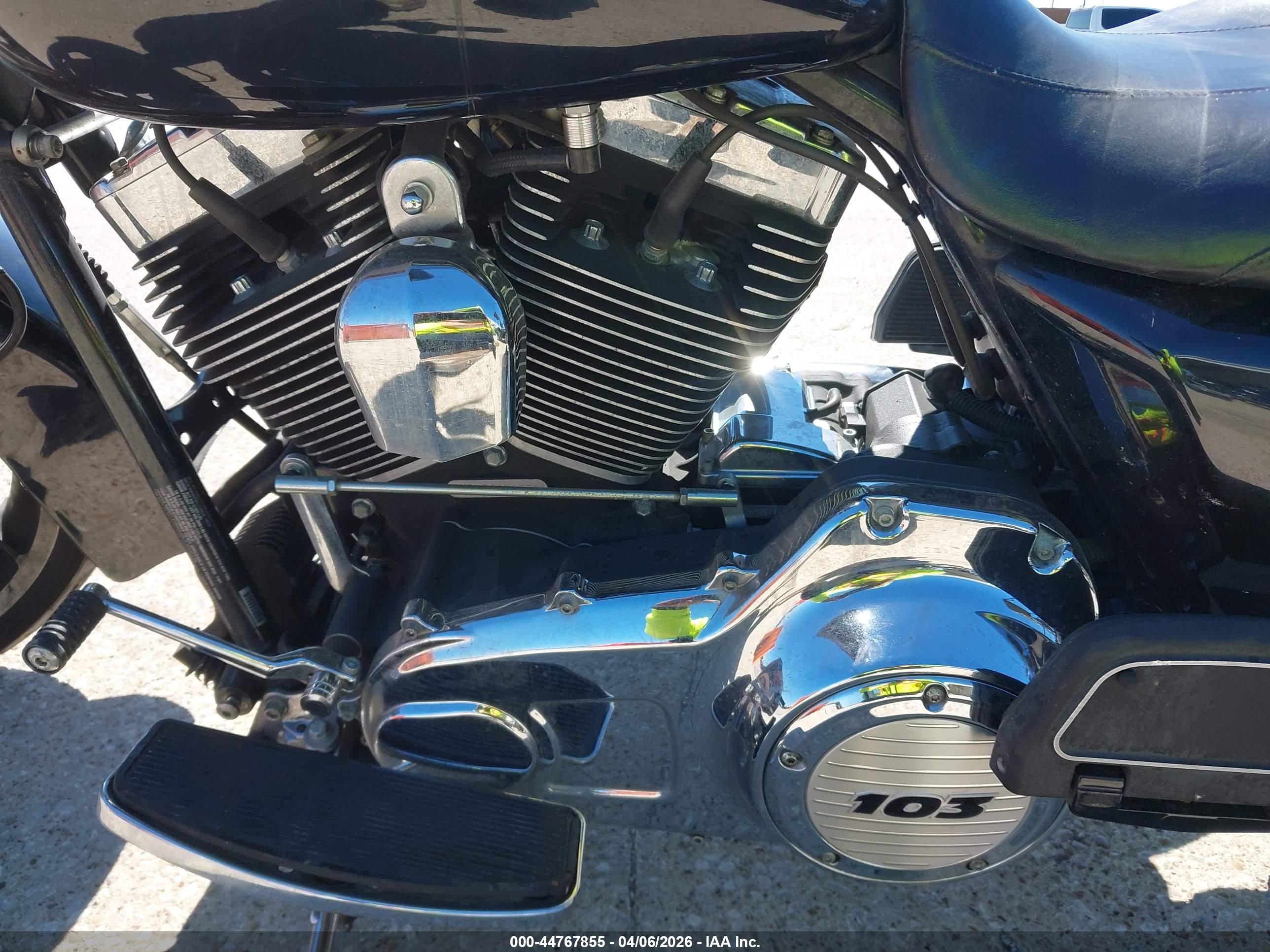 HARLEY-DAVIDSON FLHX image 9