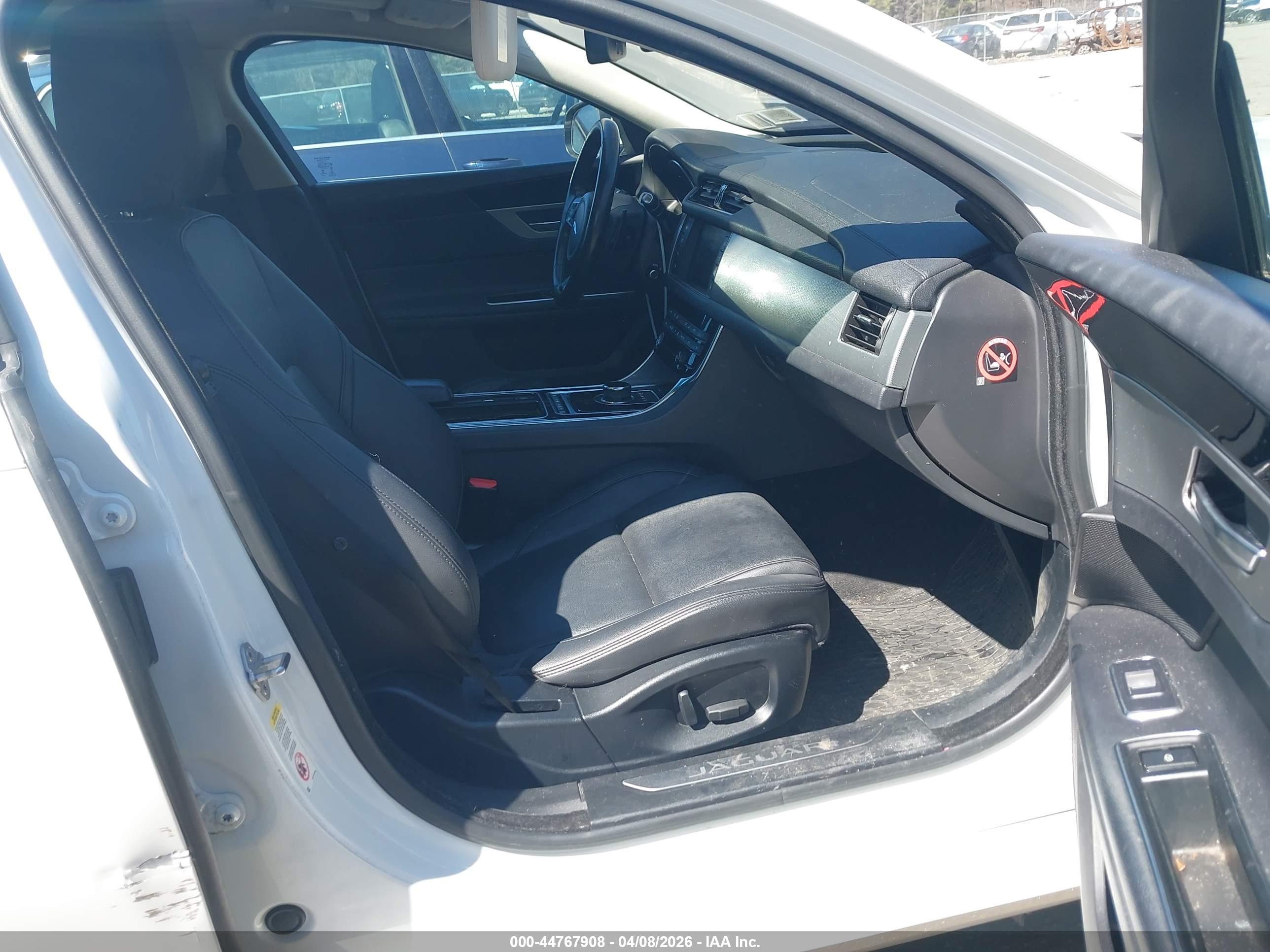 JAGUAR XF image 5