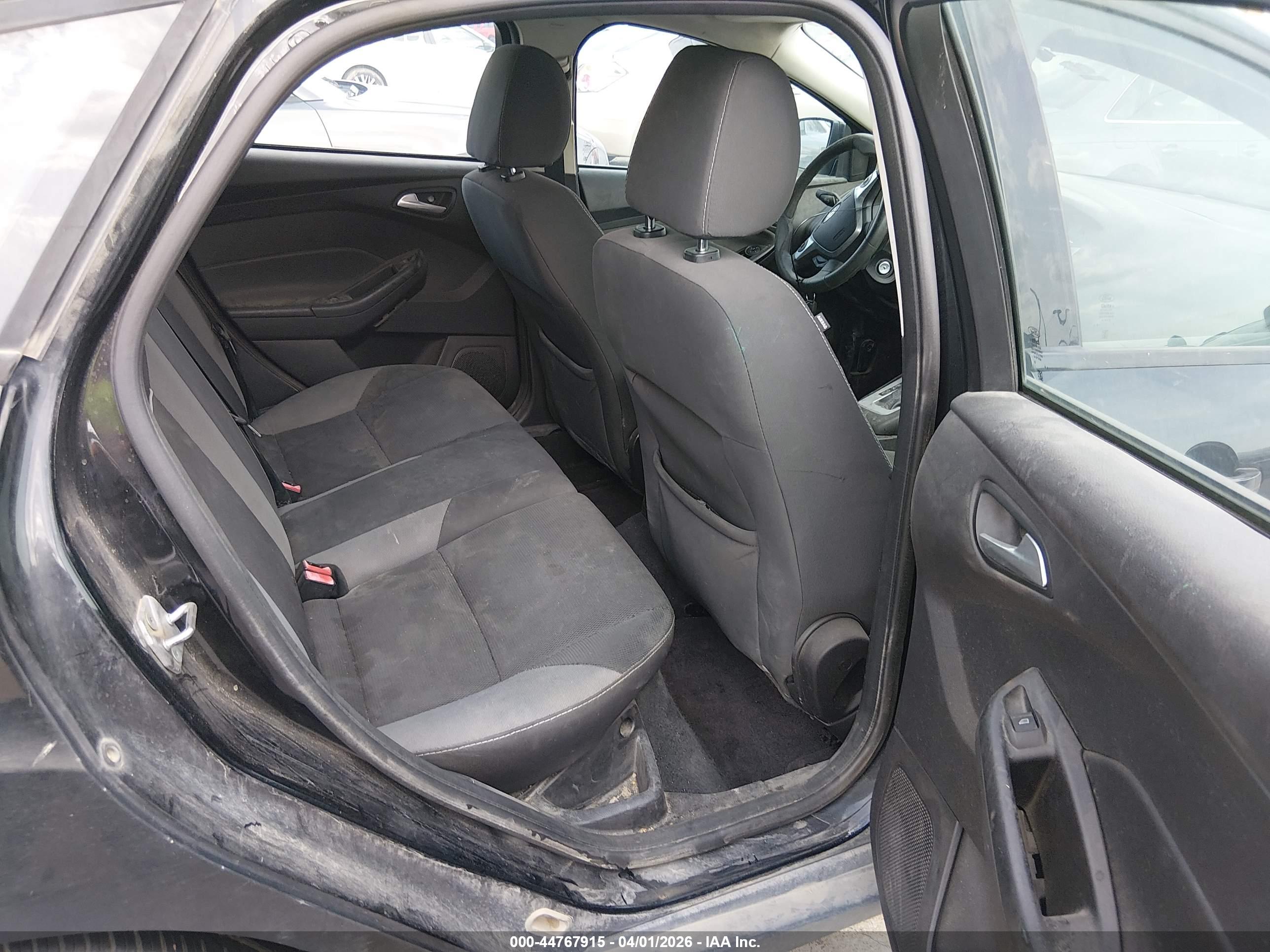 FORD FOCUS image 8