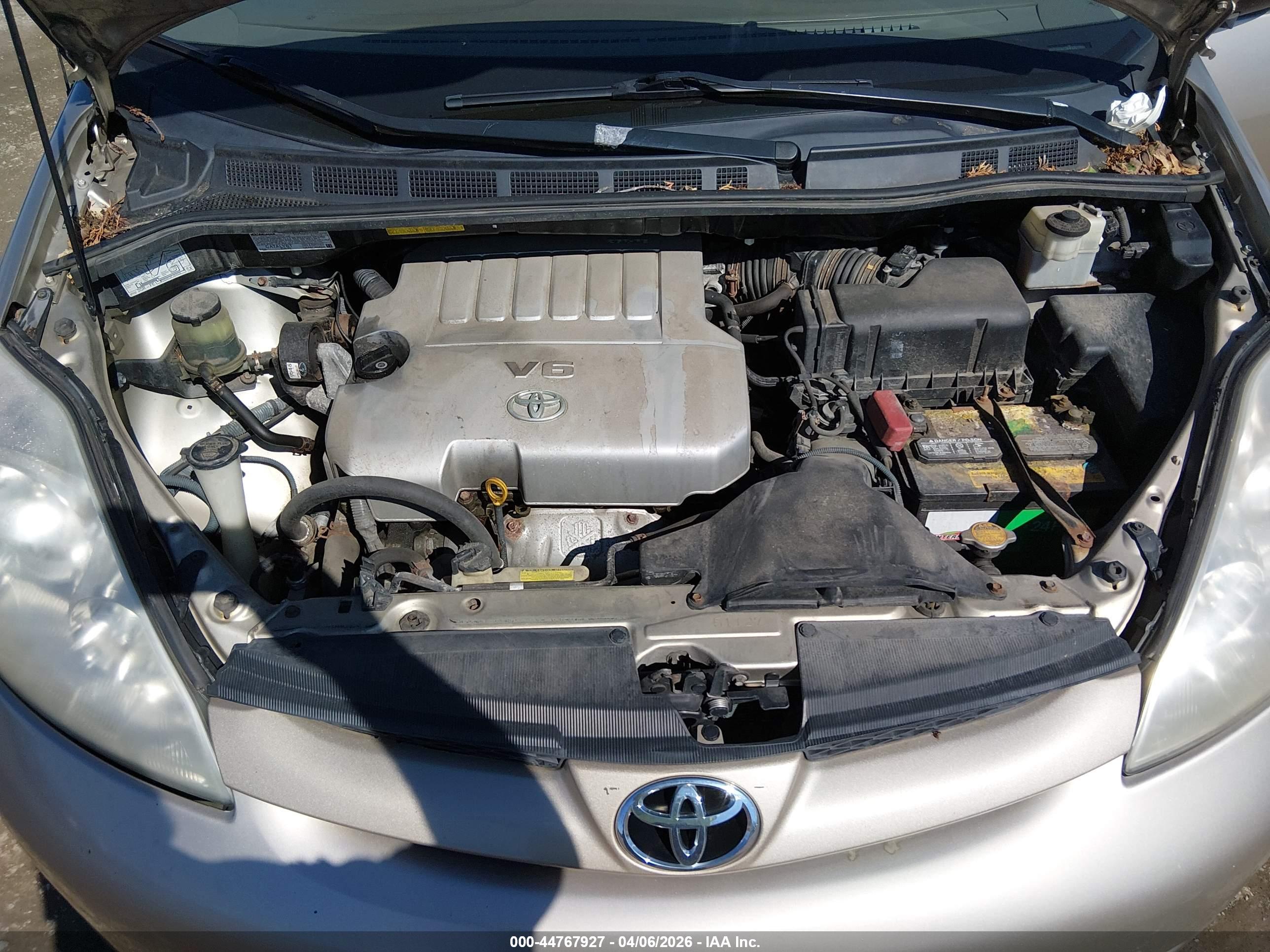 TOYOTA SIENNA image 10