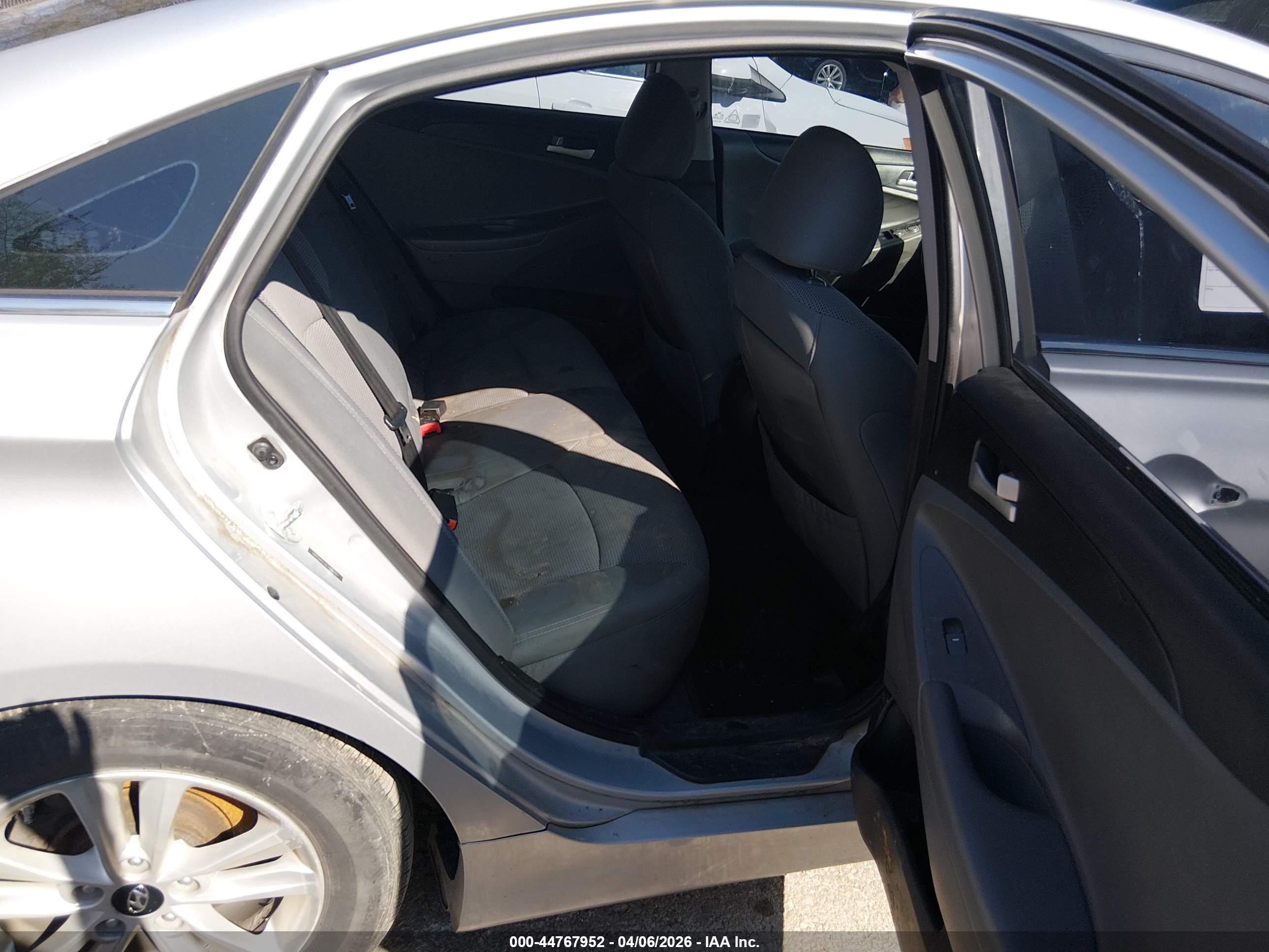 HYUNDAI SONATA image 8