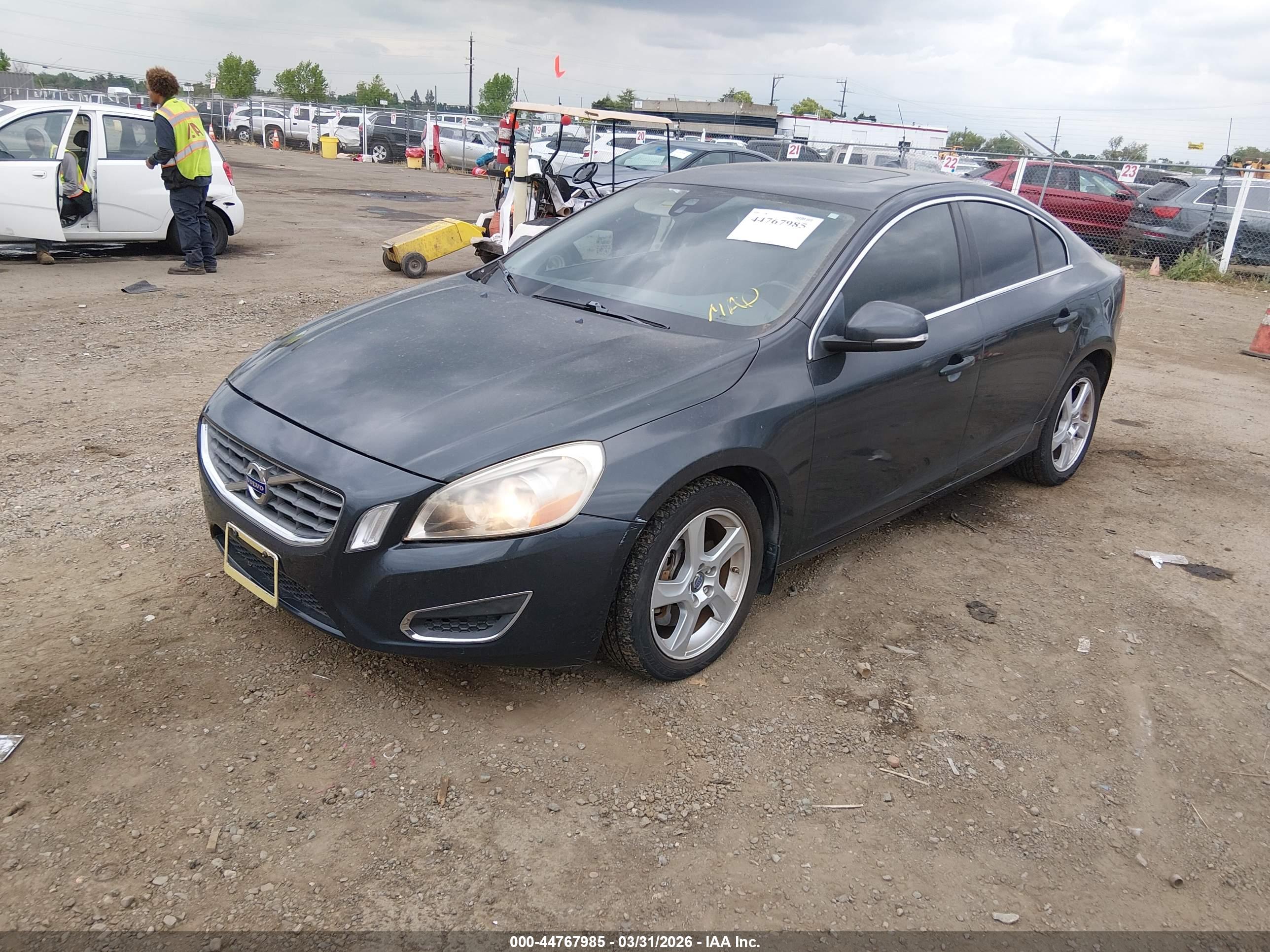 VOLVO S60 image 2