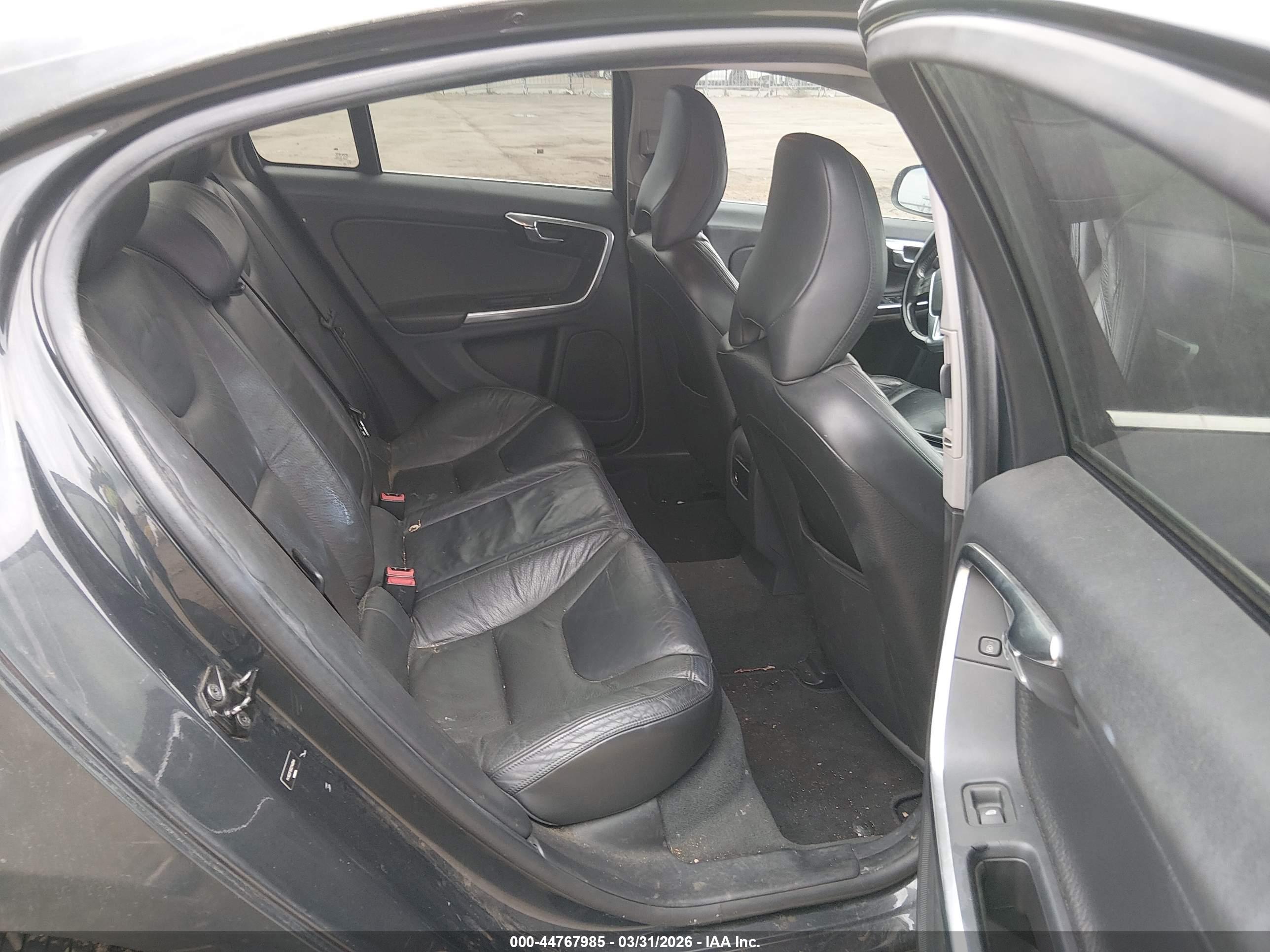 VOLVO S60 image 8