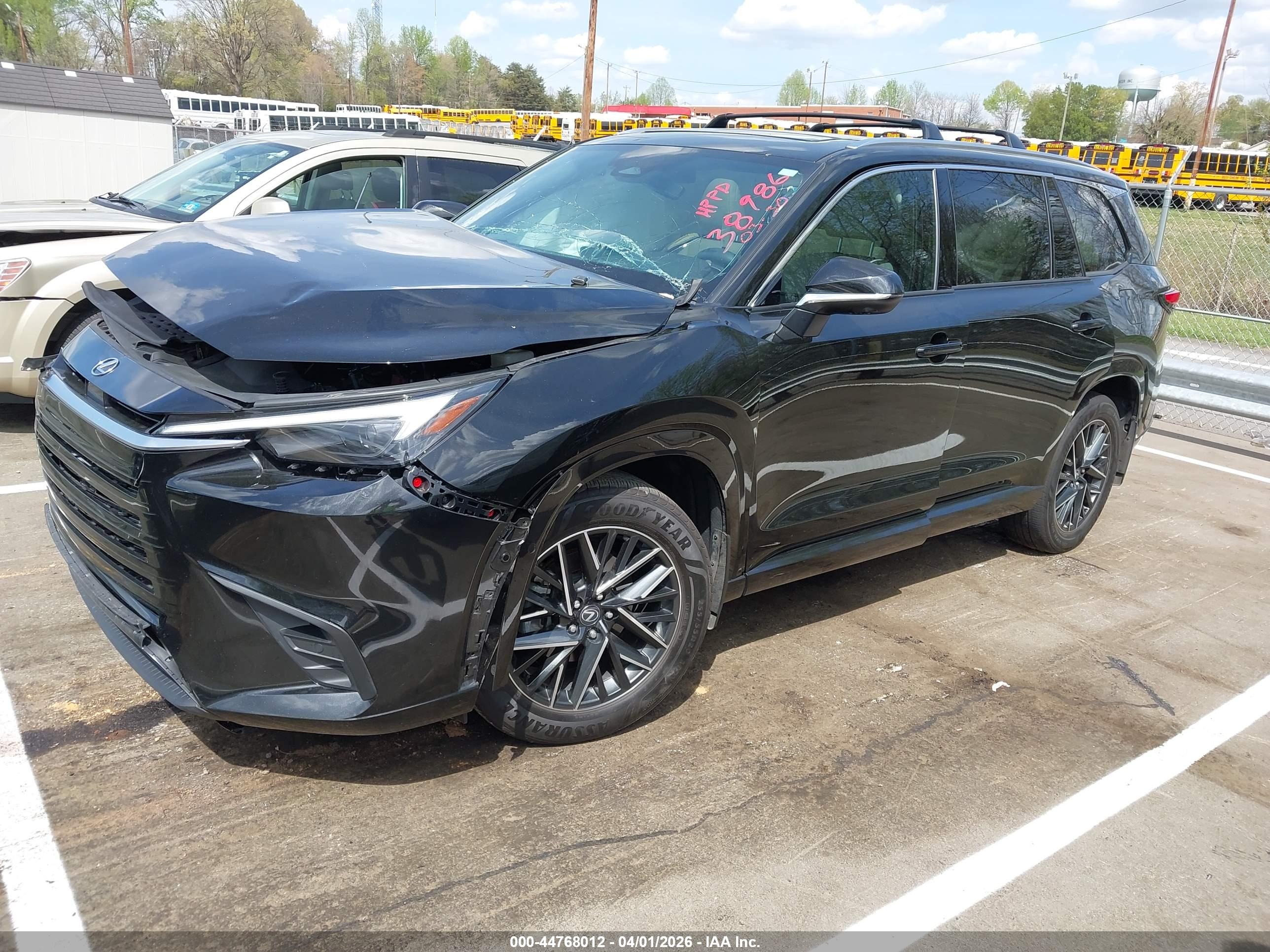 LEXUS TX image 2