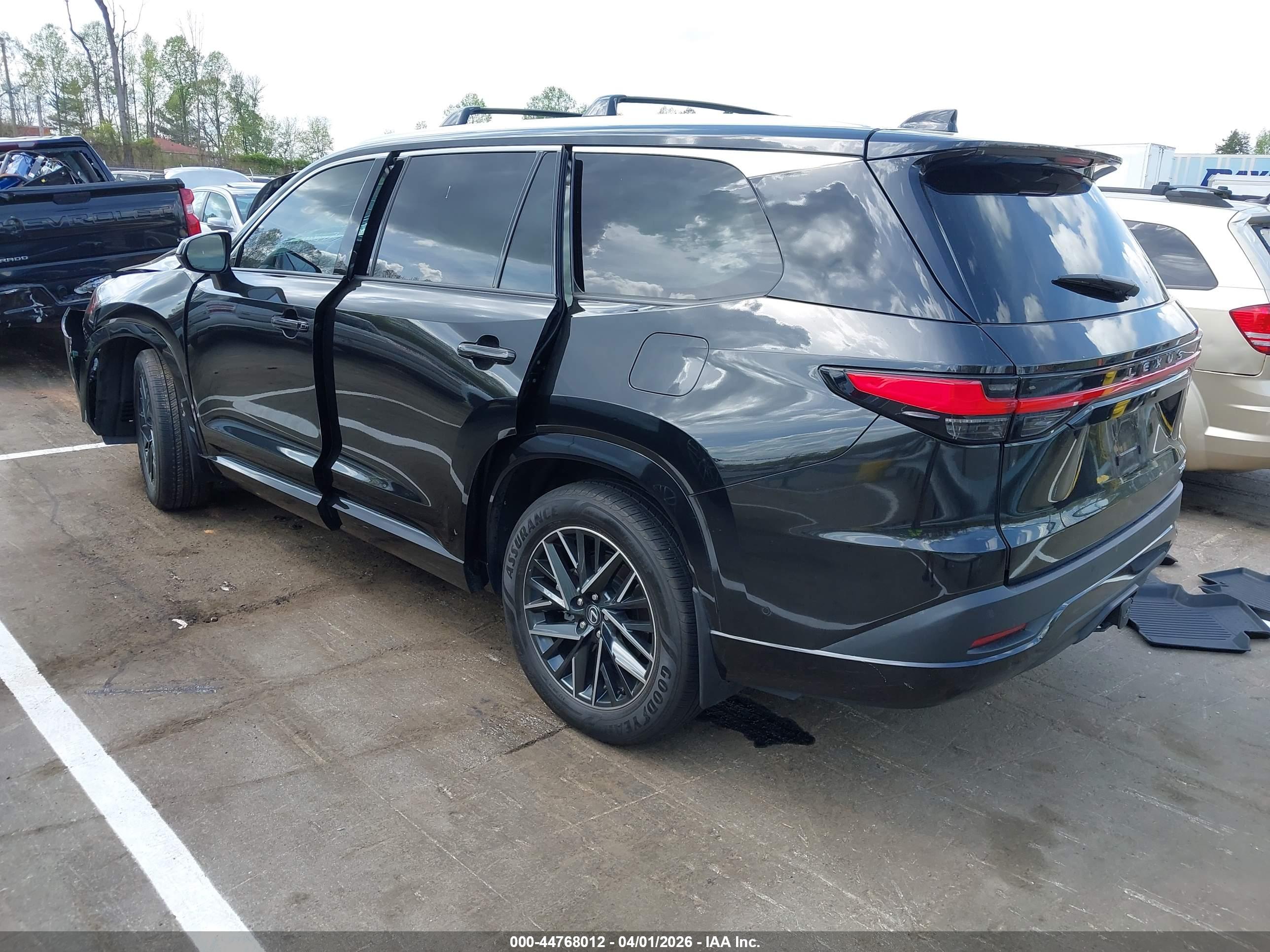 LEXUS TX image 3