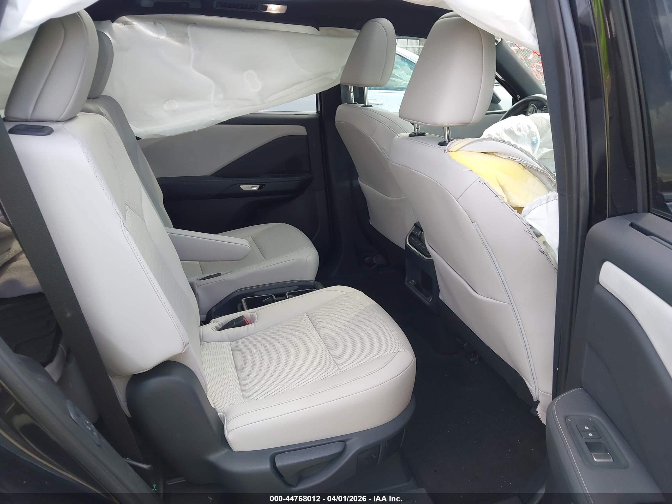 LEXUS TX image 8