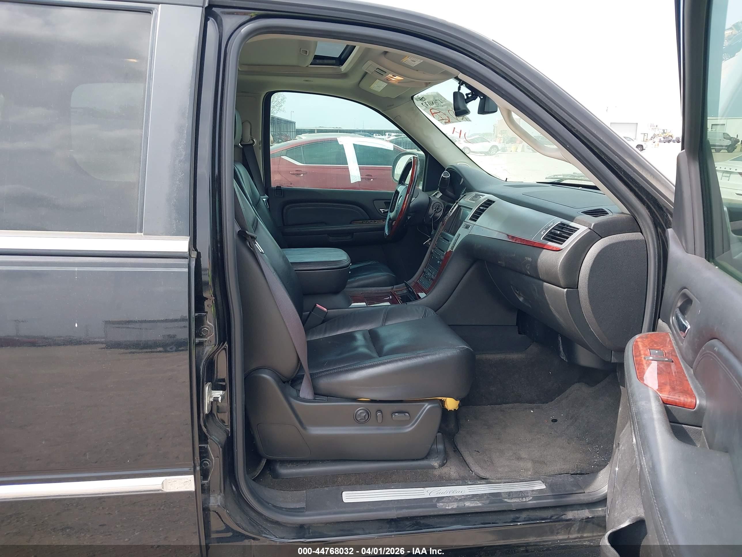 CADILLAC ESCALADE image 5