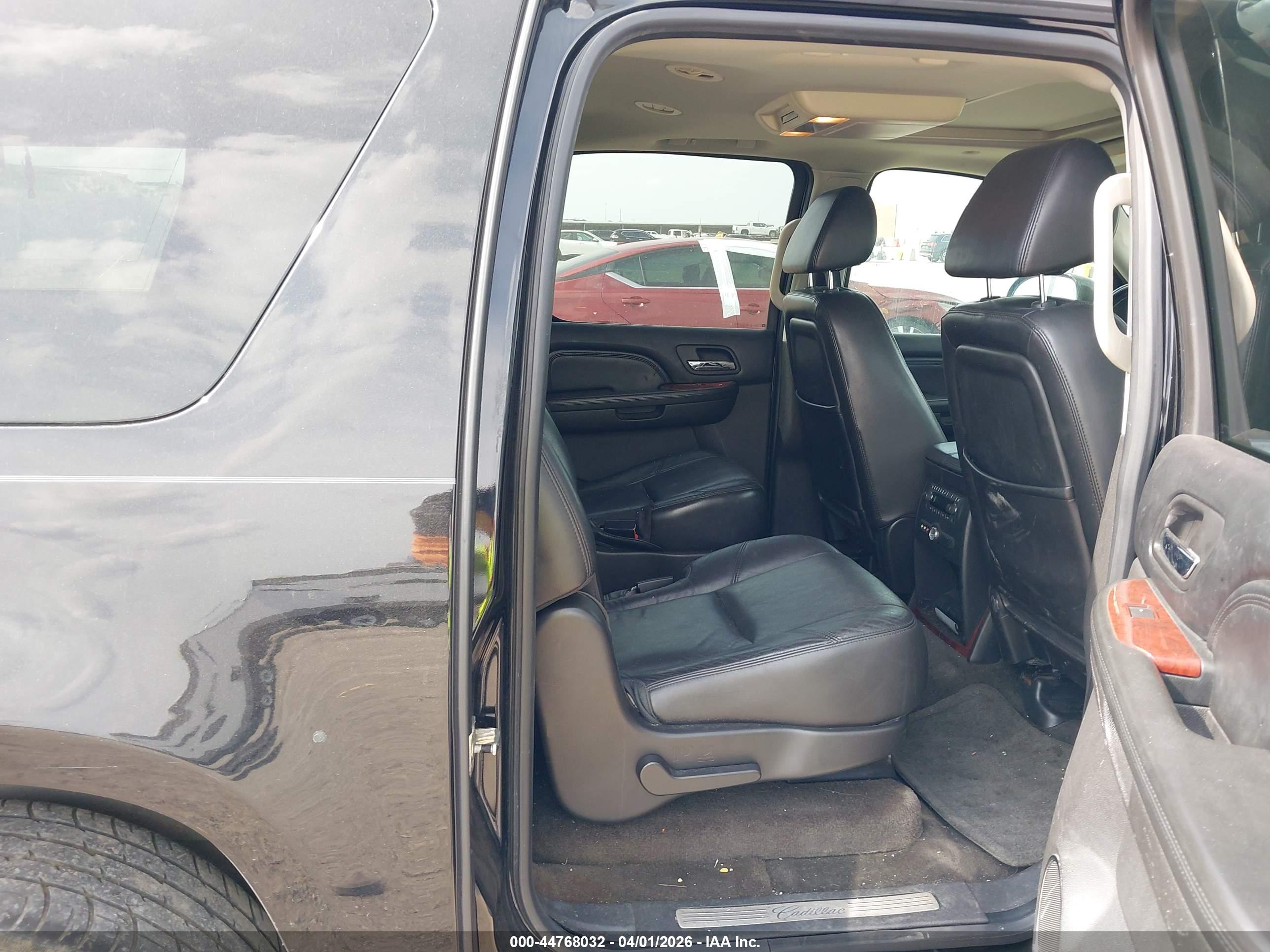 CADILLAC ESCALADE image 8