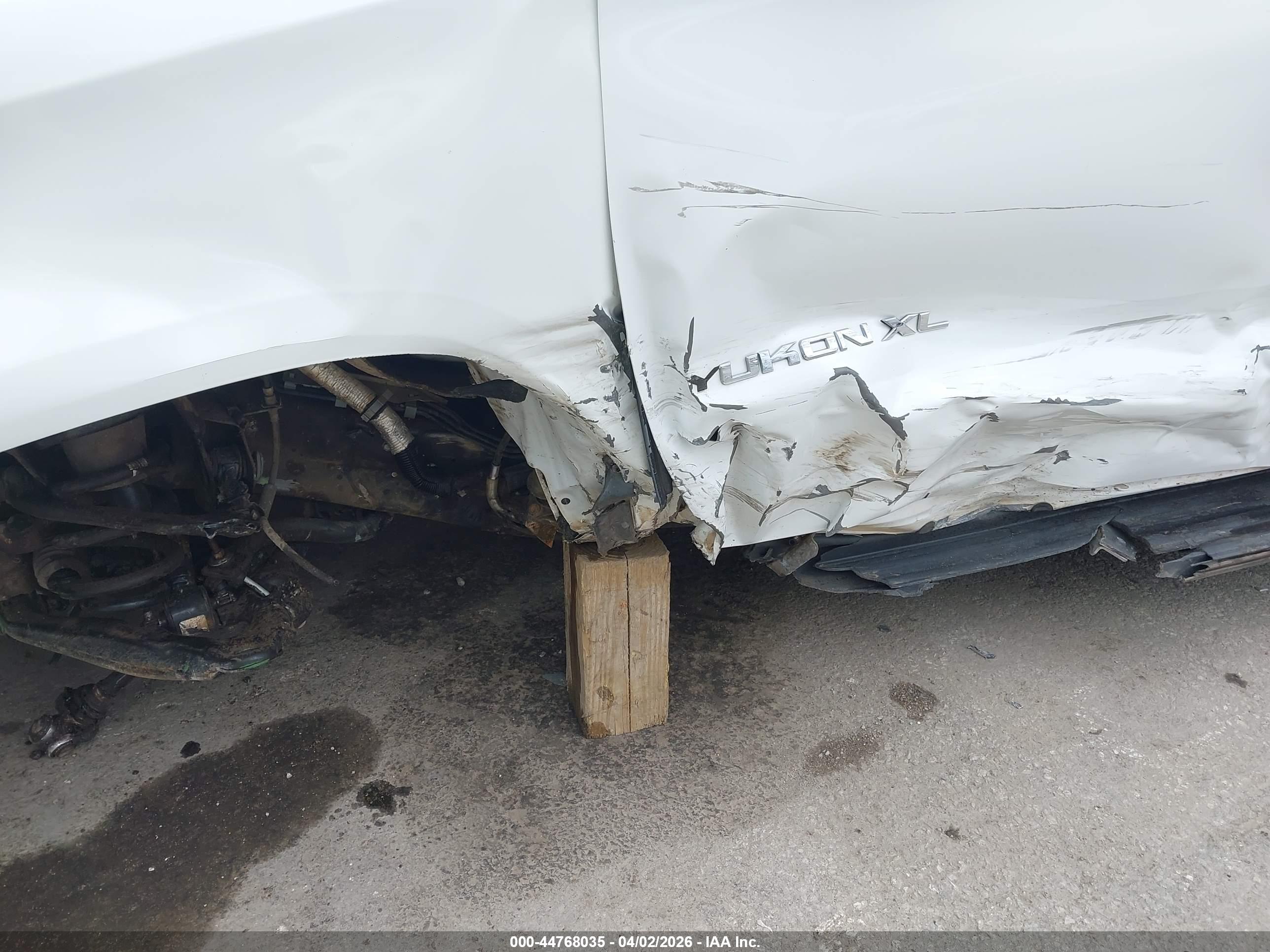 GMC YUKON image 6