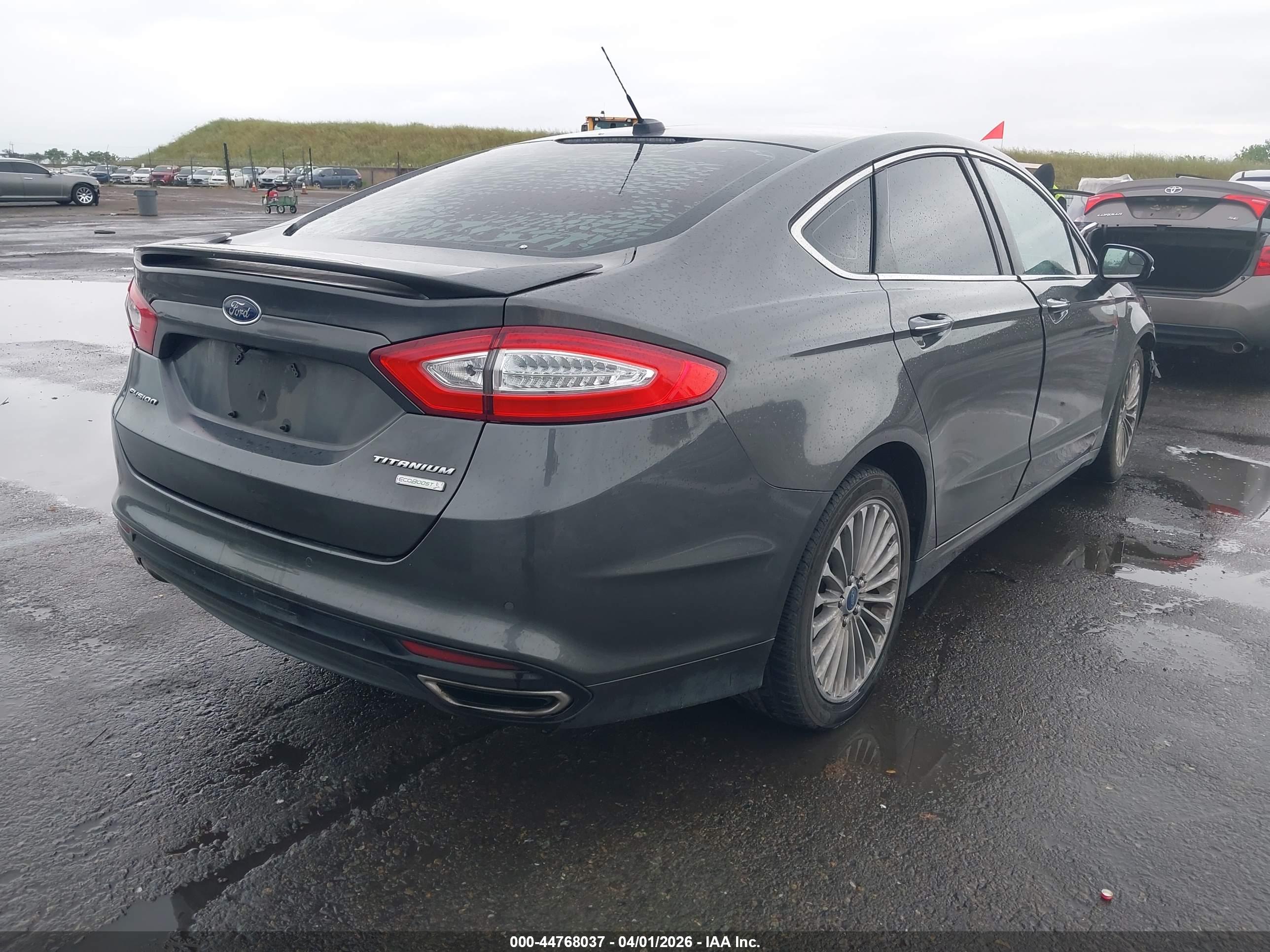 FORD FUSION image 4