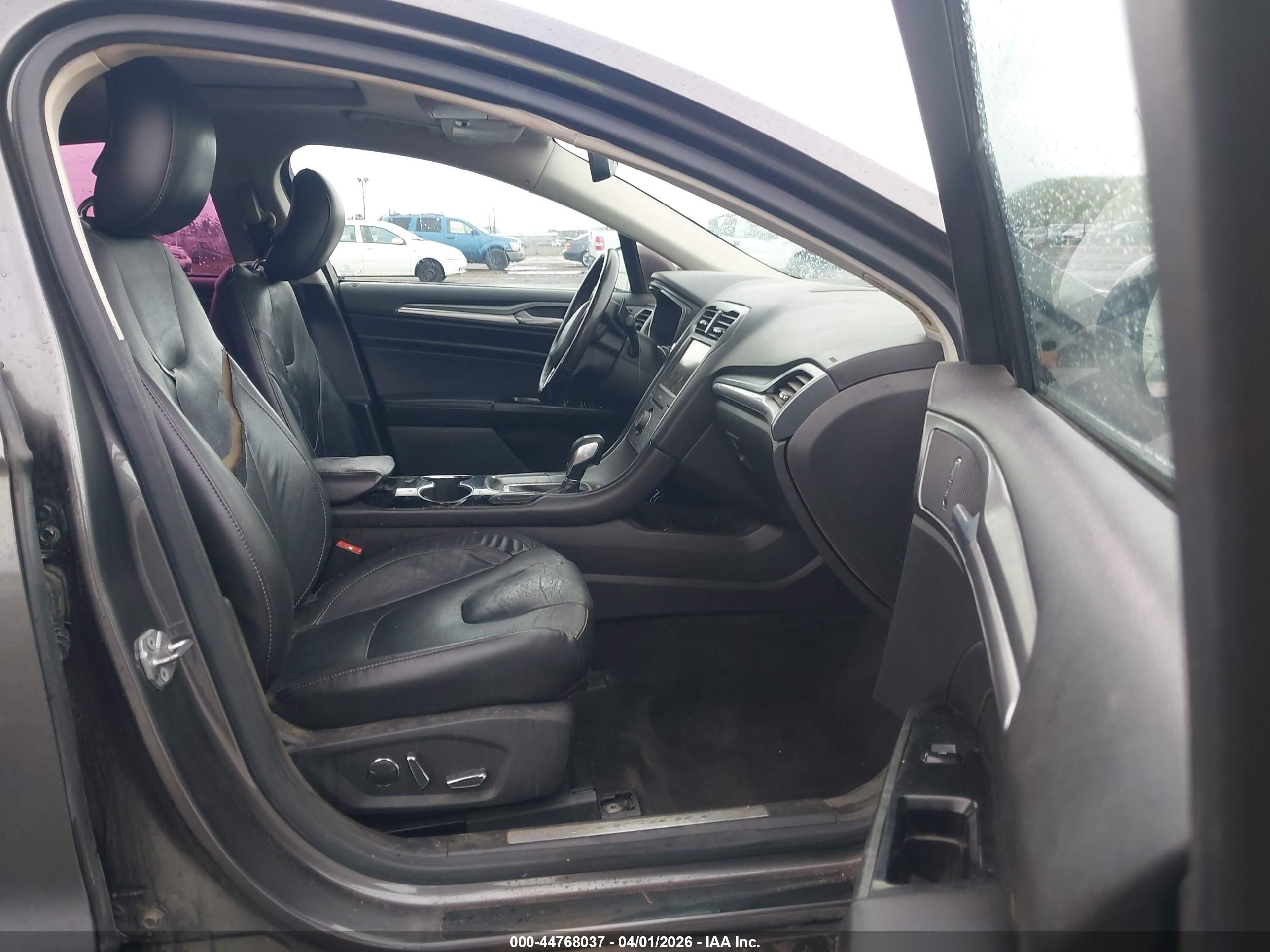 FORD FUSION image 5