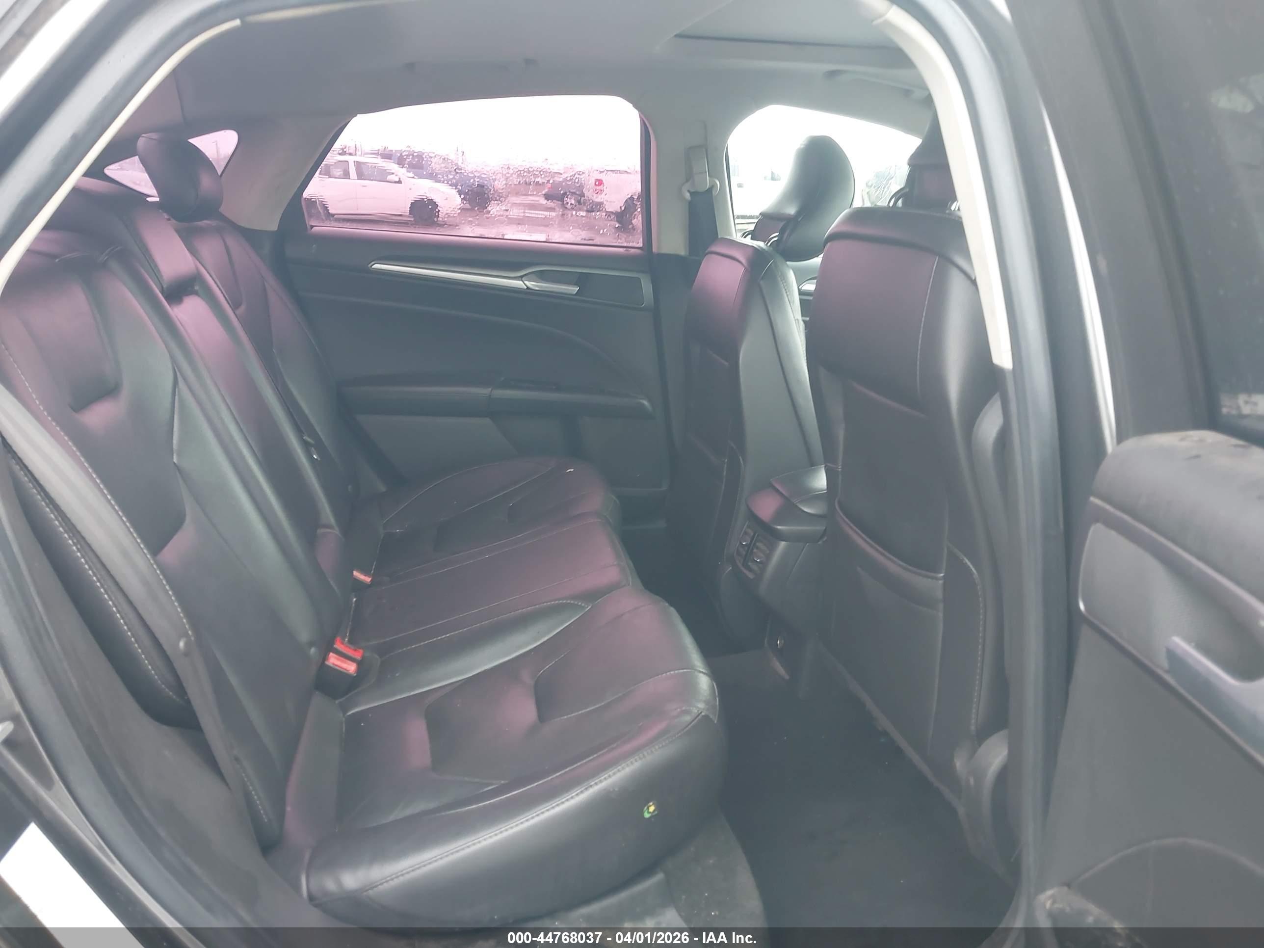 FORD FUSION image 8