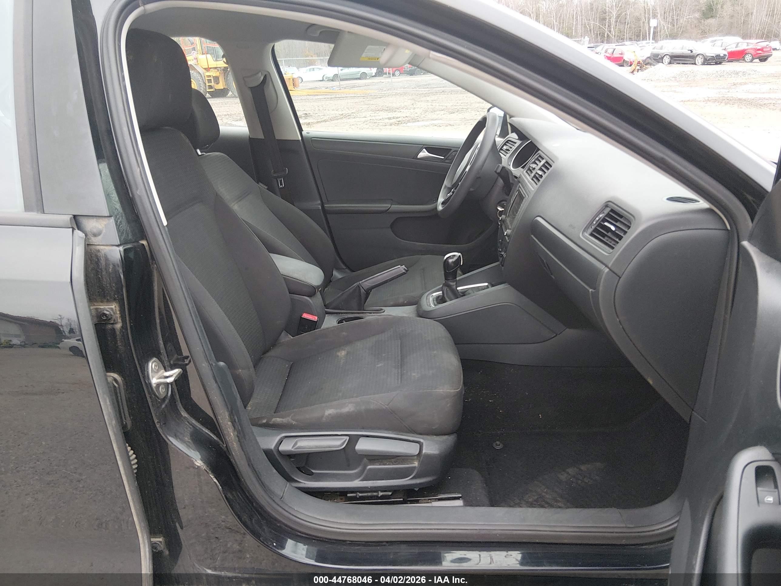 VOLKSWAGEN JETTA image 5