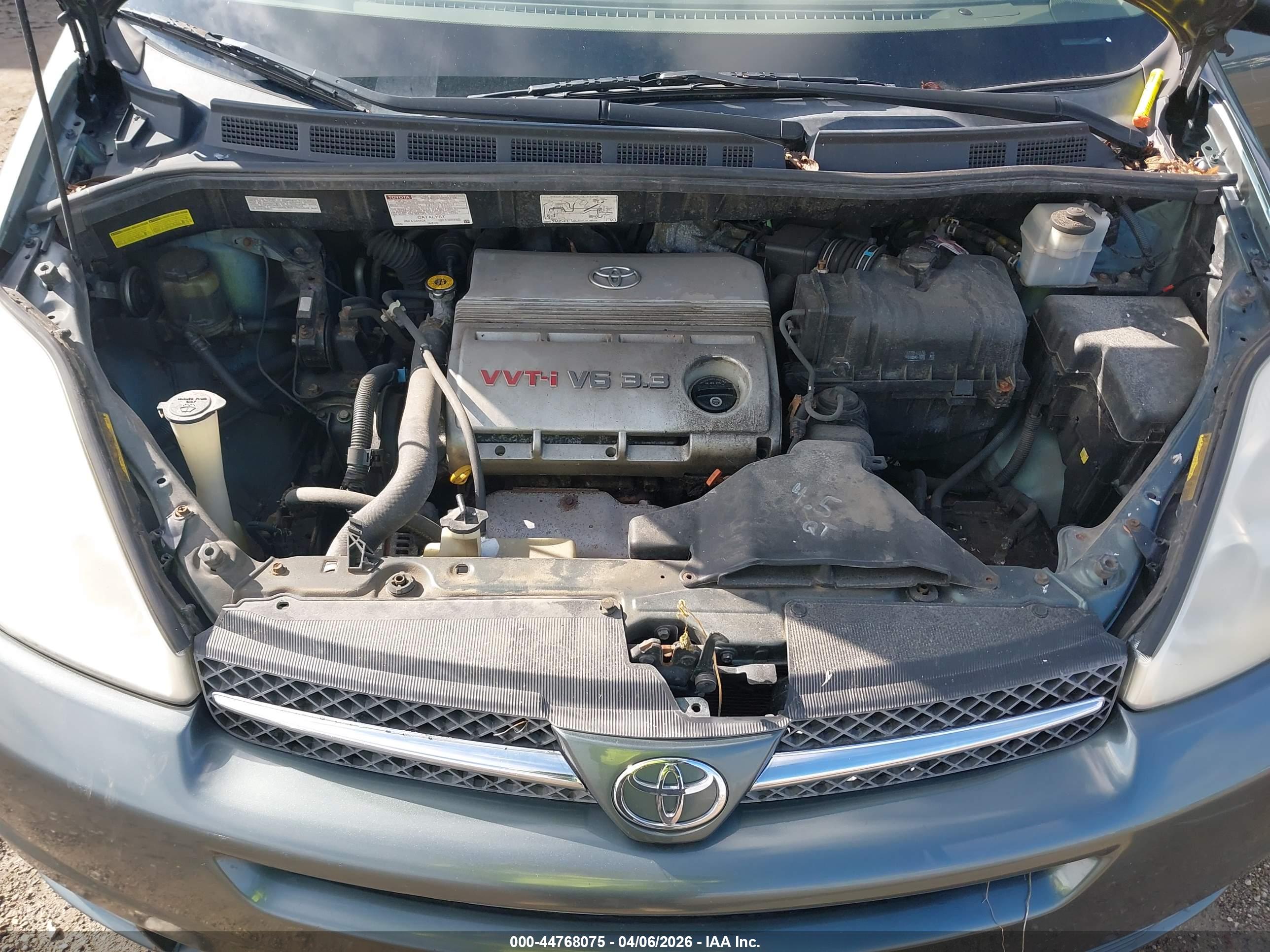 TOYOTA SIENNA image 10