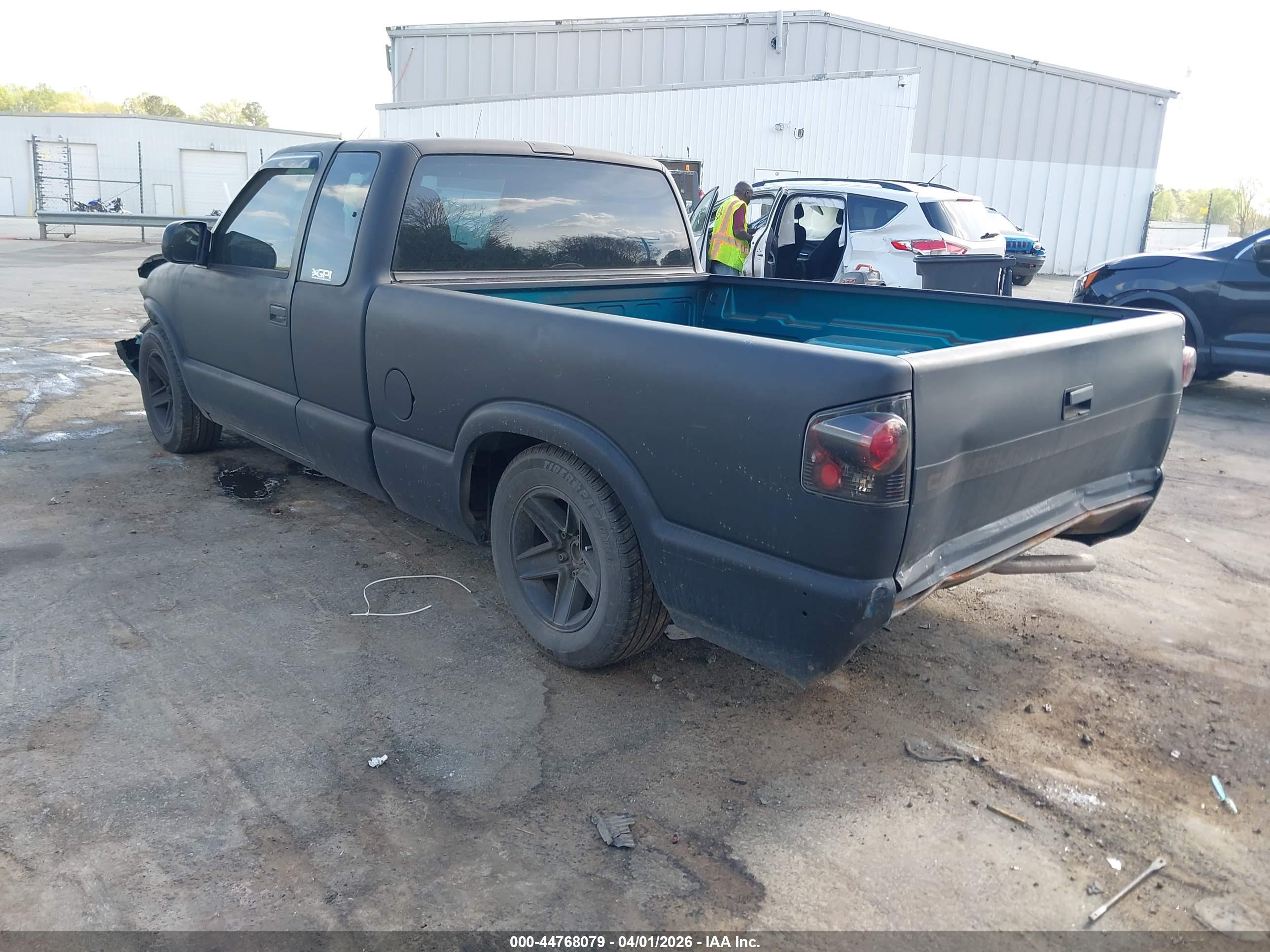 CHEVROLET S image 3