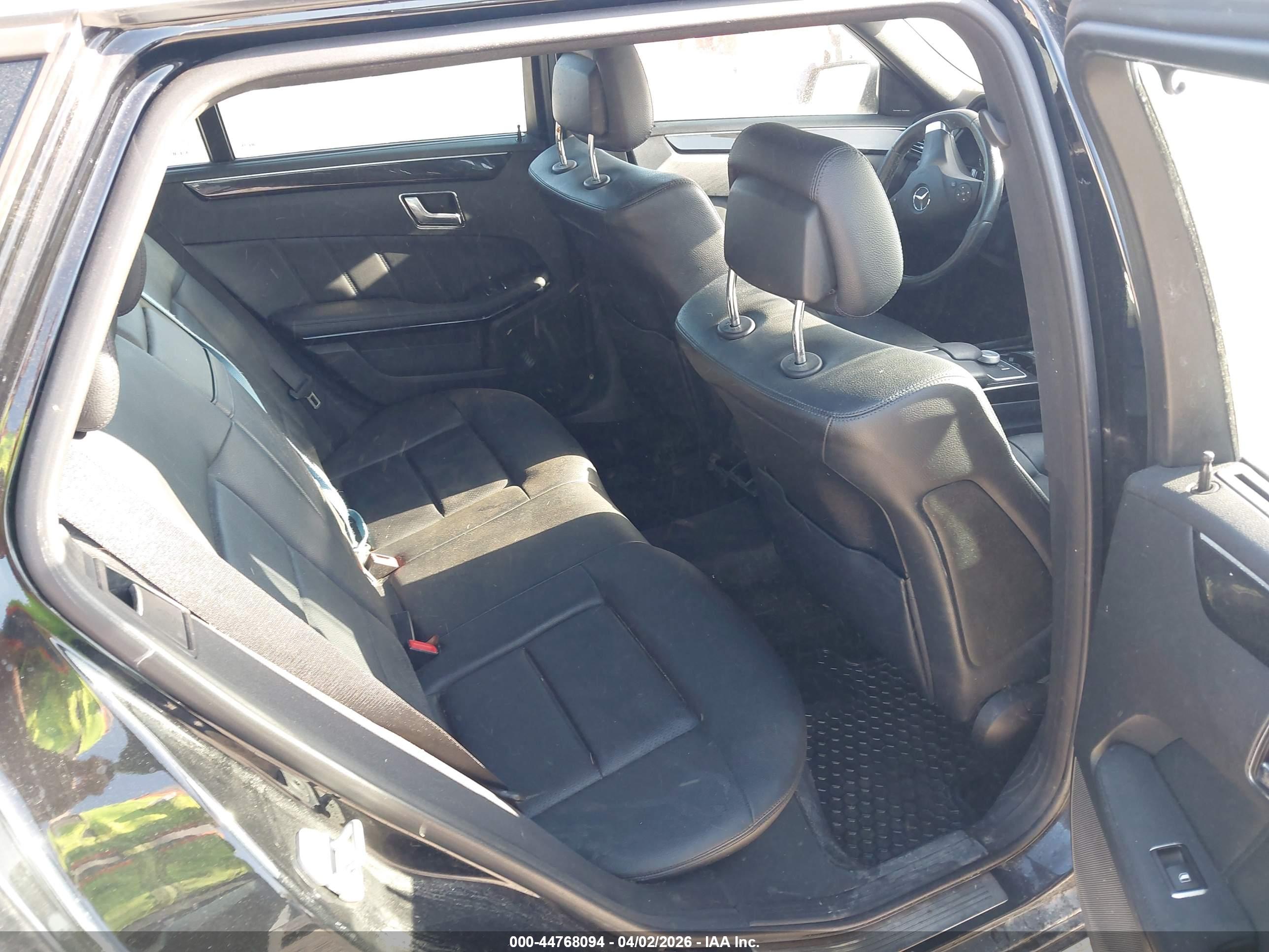MERCEDES-BENZ E image 8
