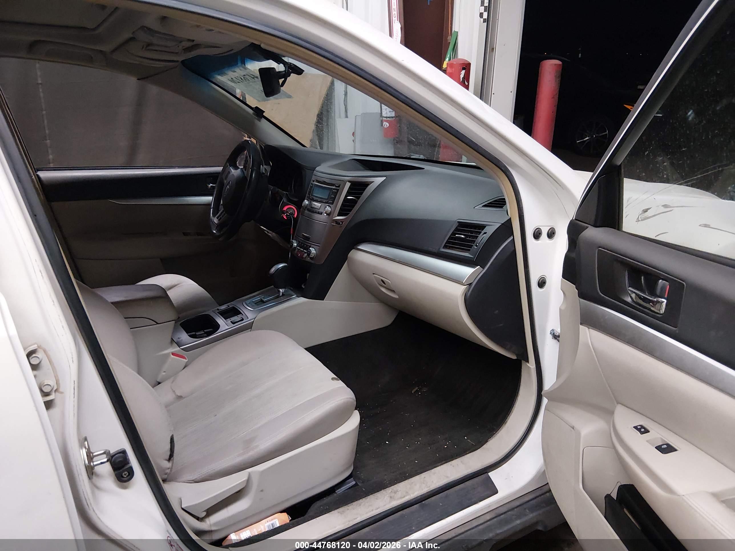 SUBARU OUTBACK image 5