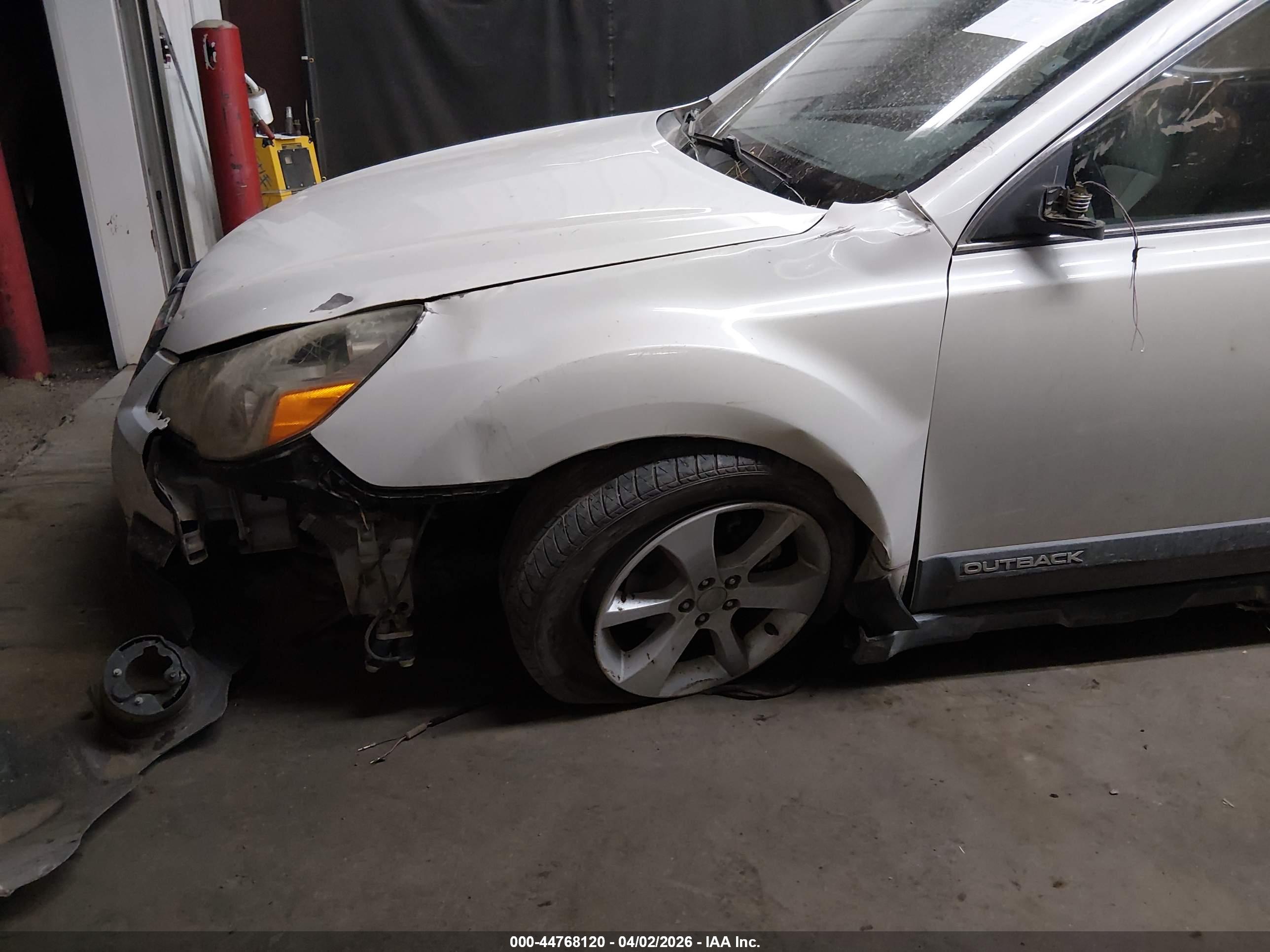 SUBARU OUTBACK image 6