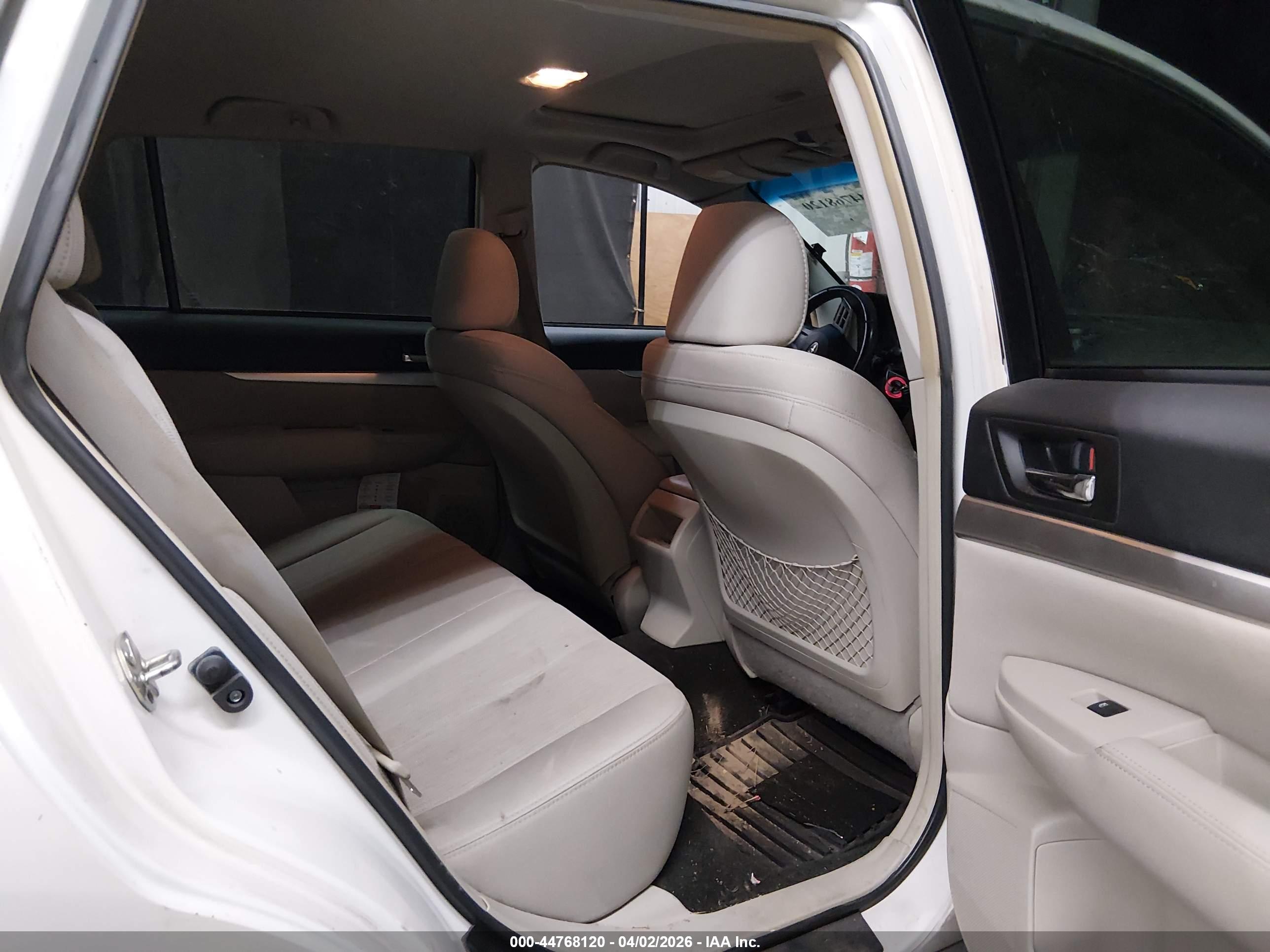SUBARU OUTBACK image 8