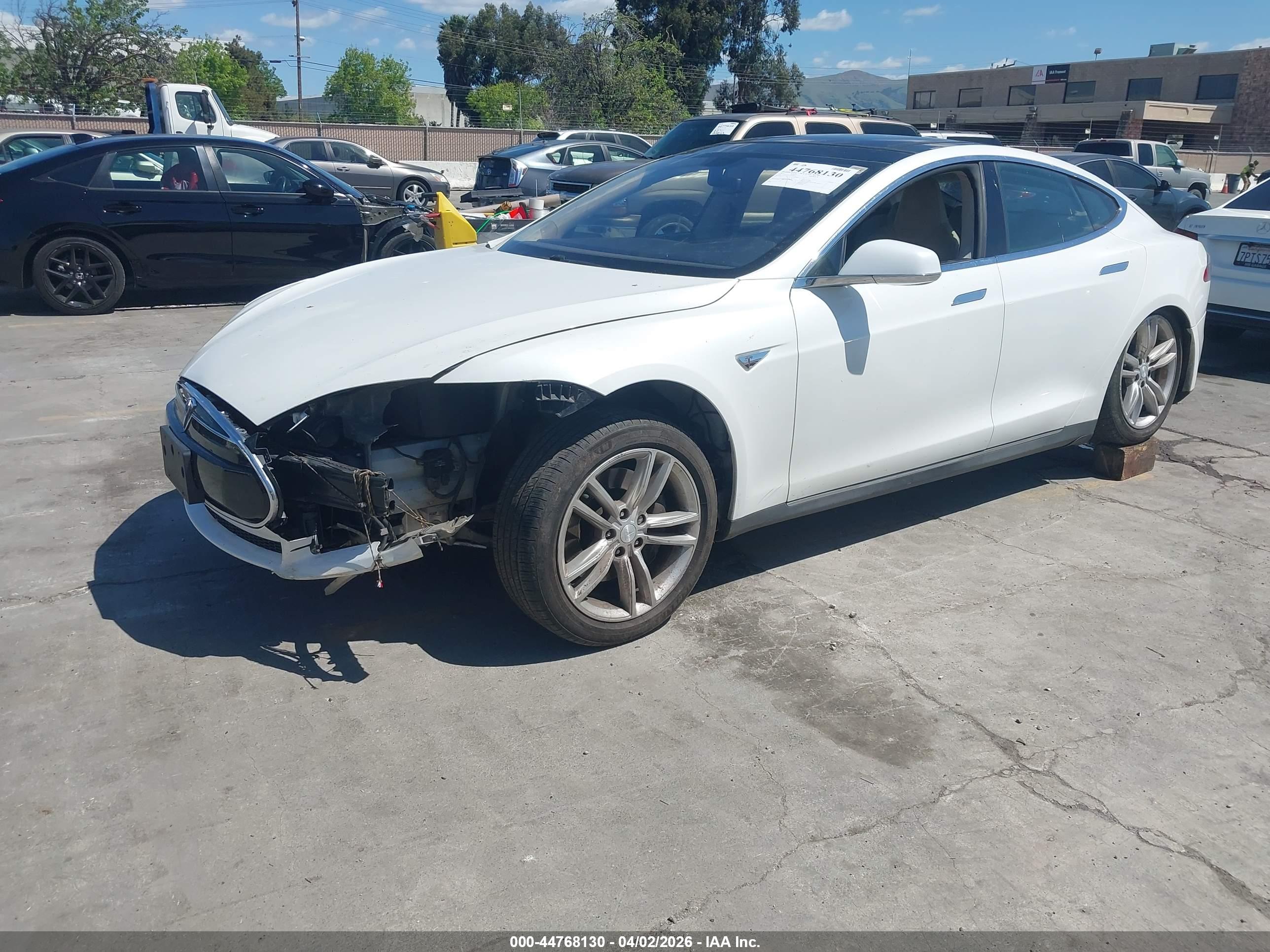 TESLA MODEL image 2