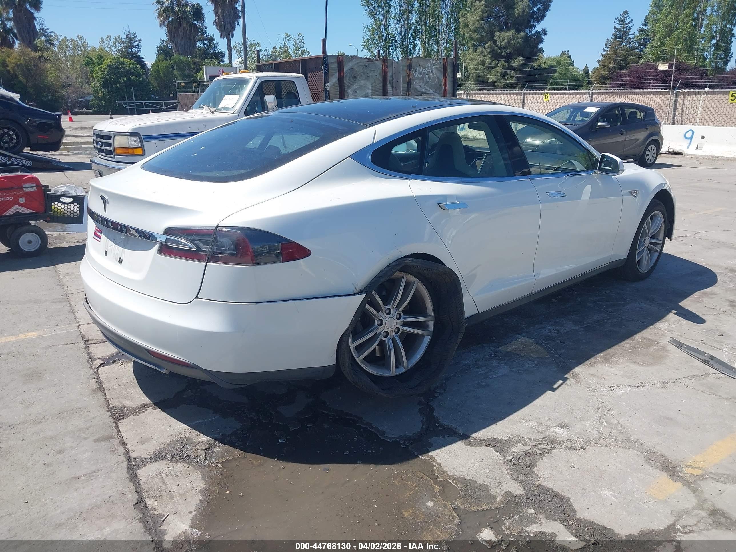 TESLA MODEL image 4