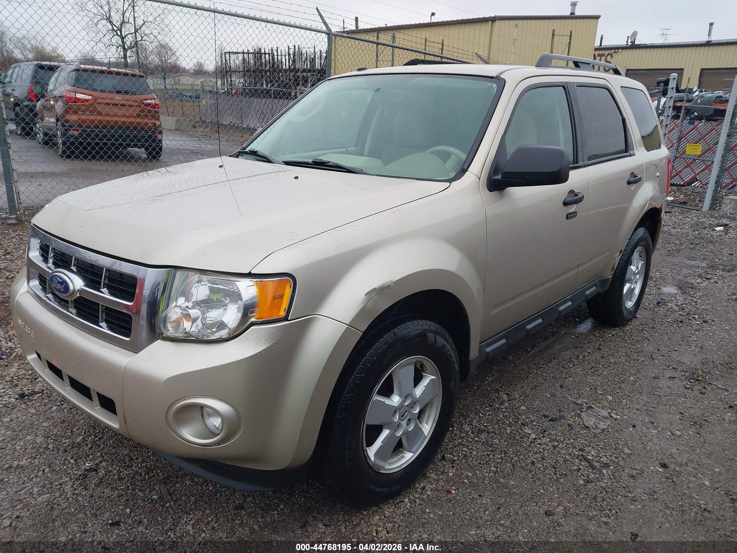FORD ESCAPE image 2