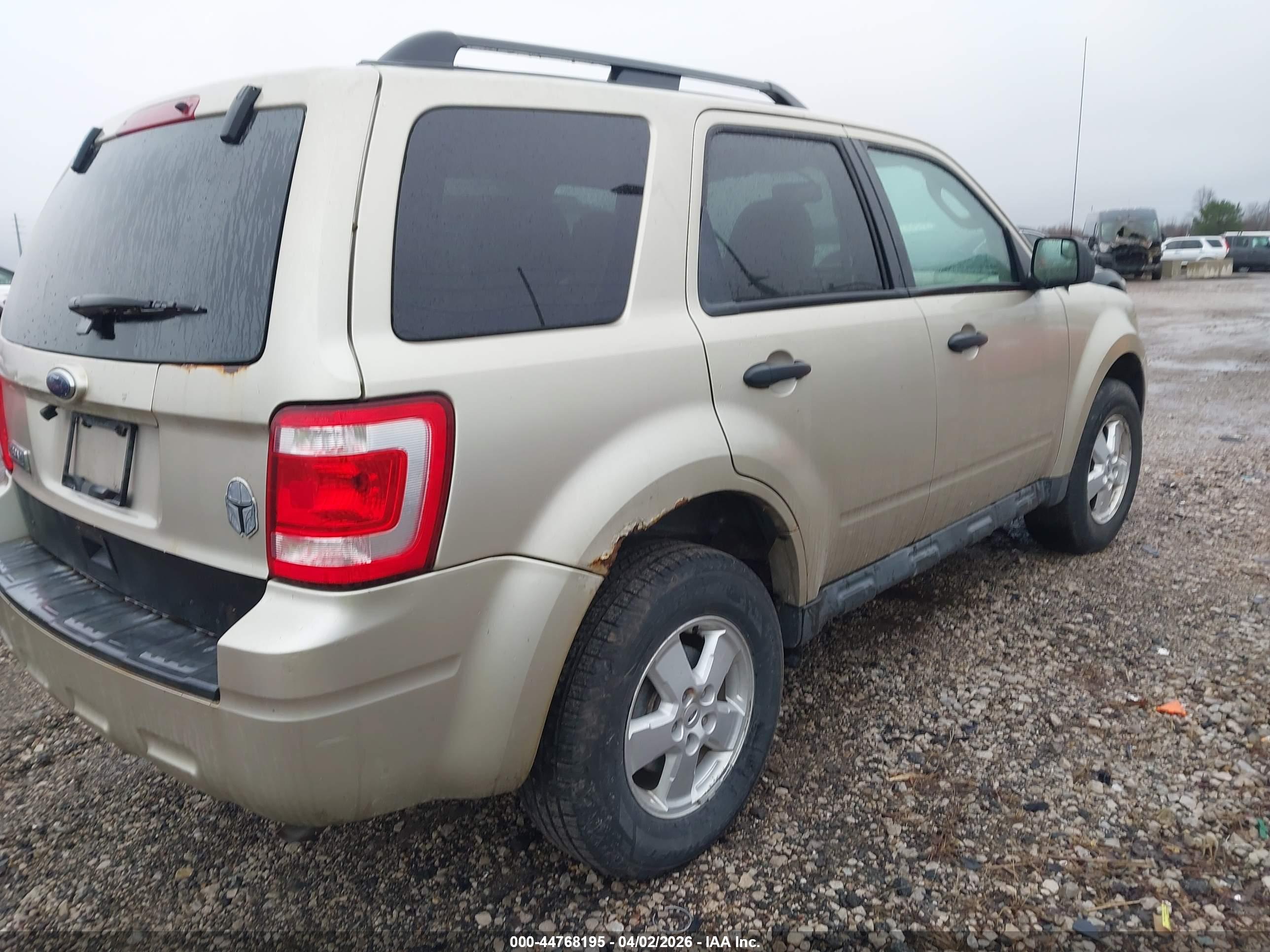 FORD ESCAPE image 4